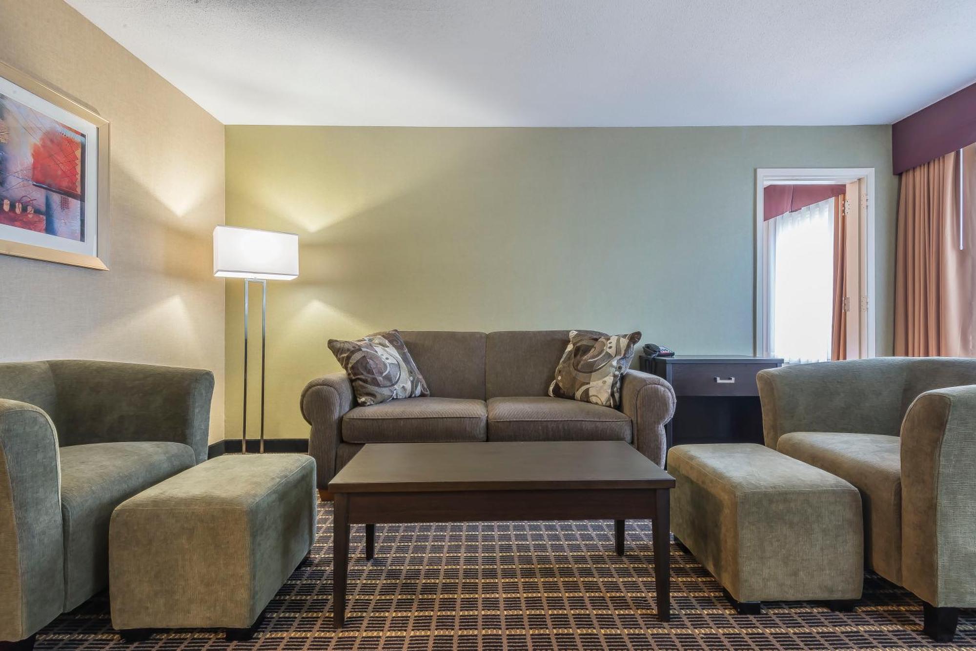 Jacuzzi Suite King Bed