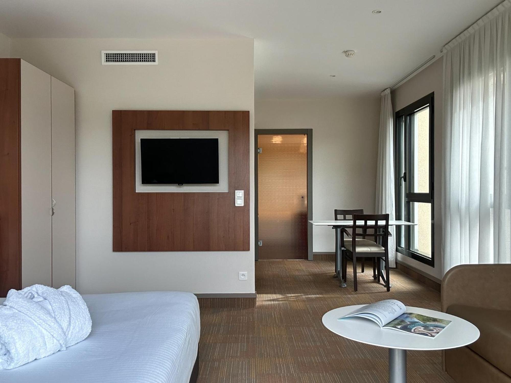 Room Studio Spa Pool Access Not