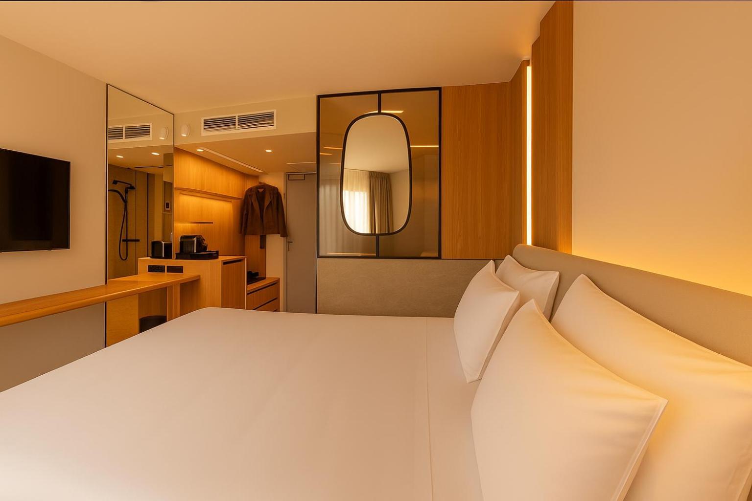 Chambre Lit King-Size Signature avec 1 Lit King-Size et 2 Lits Simples - Patio Privé