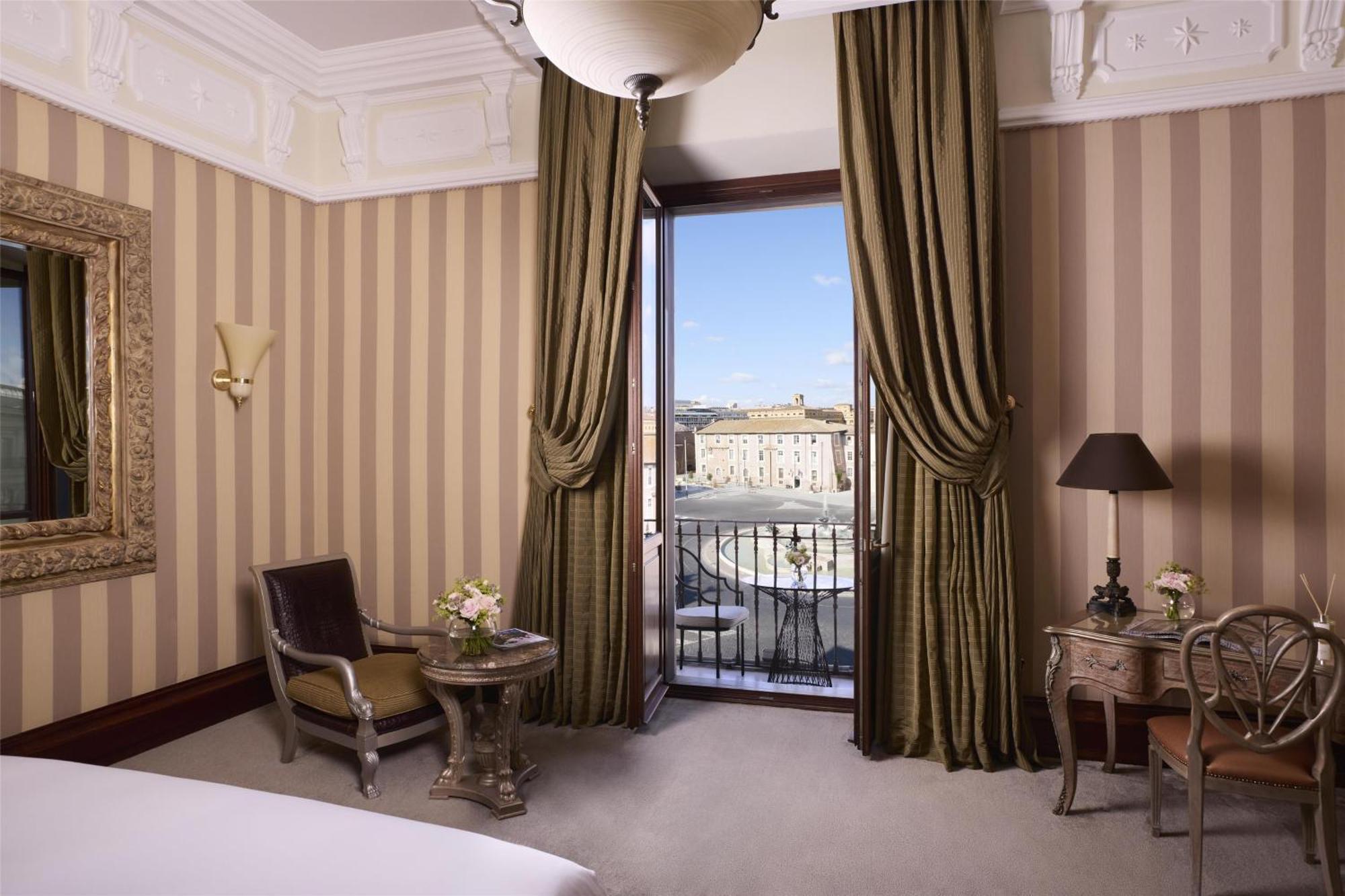 Junior Suite Balcony Piazza View