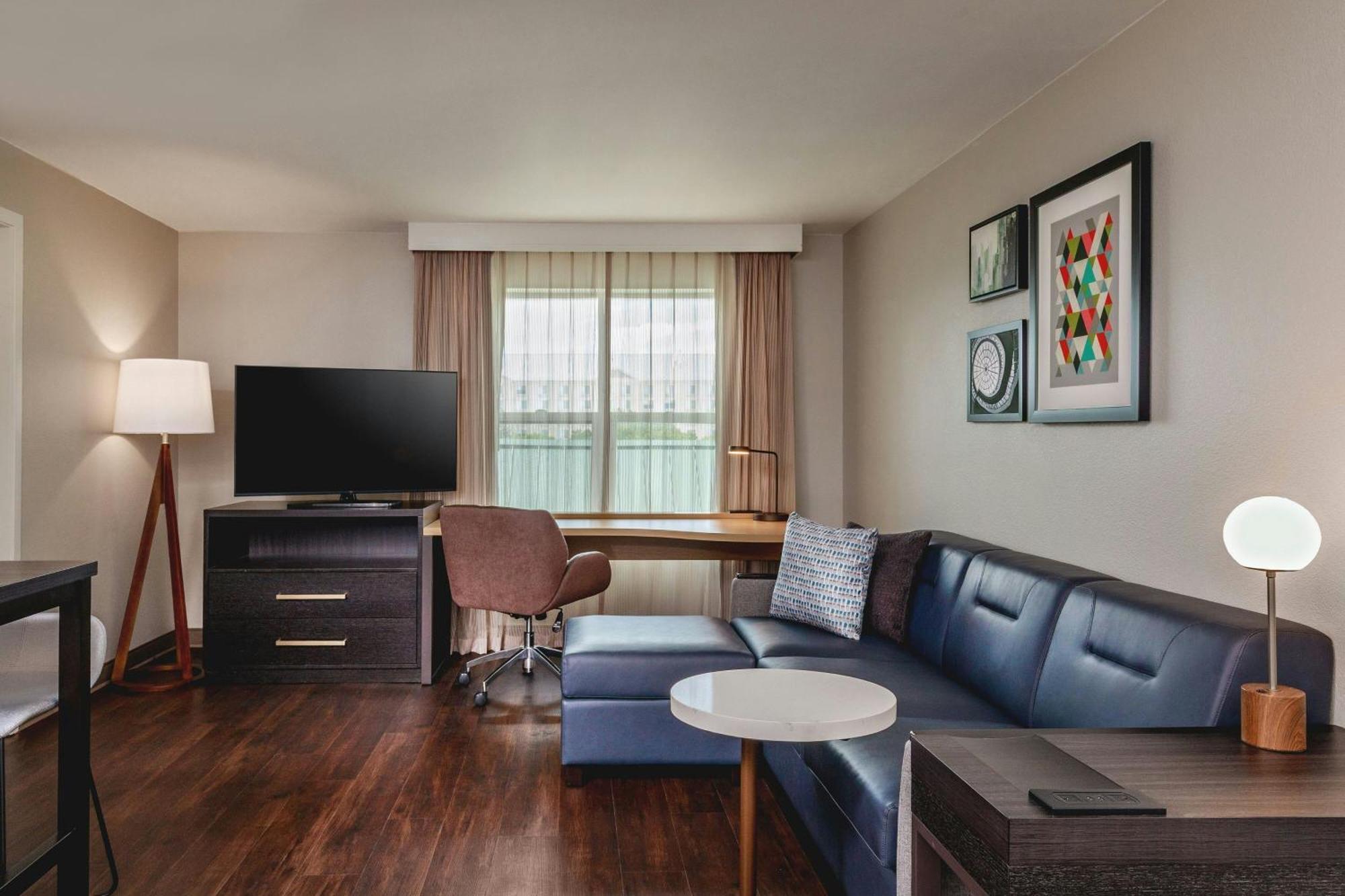 One-Bedroom Queen Suite