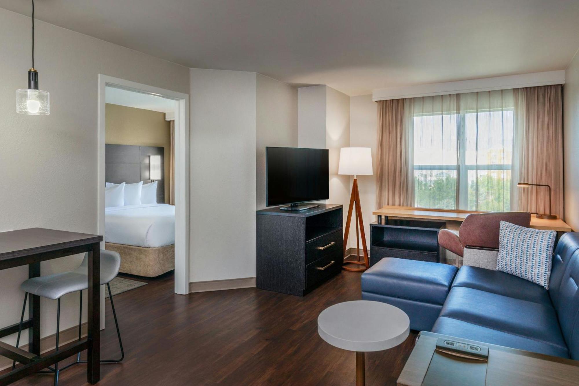 One-Bedroom Queen Suite