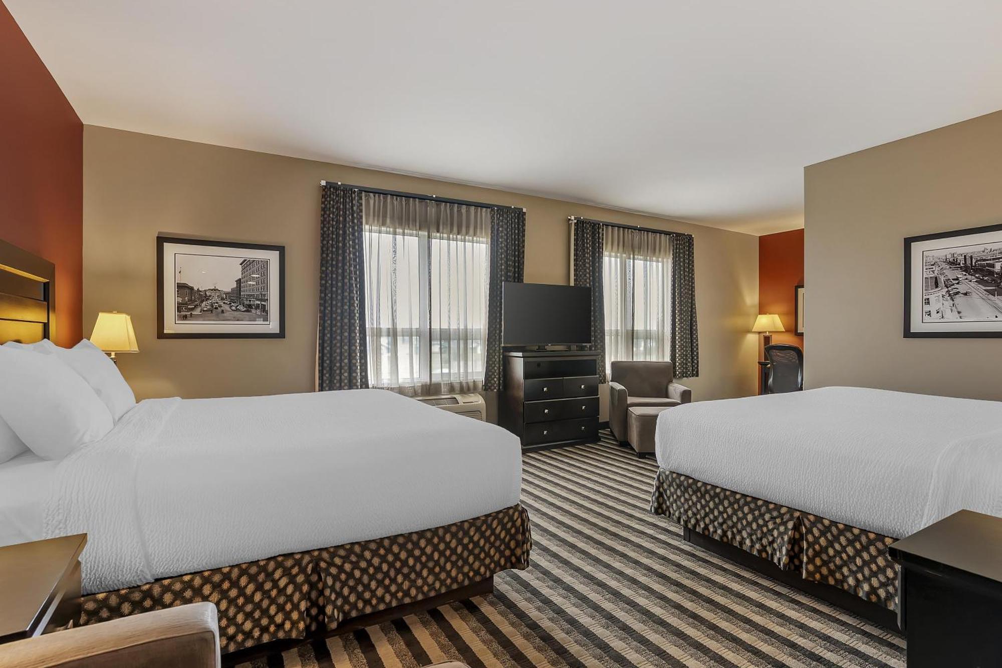 King Room Two King Beds Jetted Tub