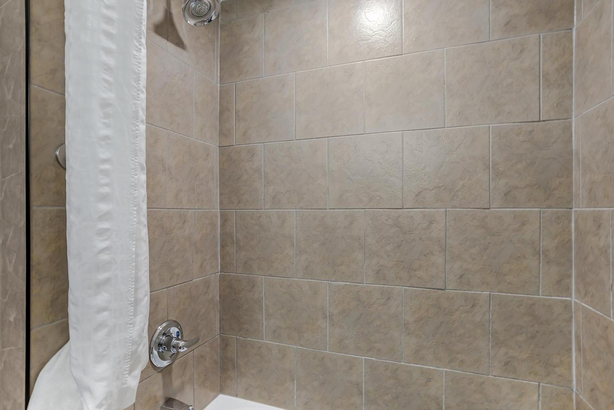 King Room Walk Shower Mobility Accessible or Non-Smoking