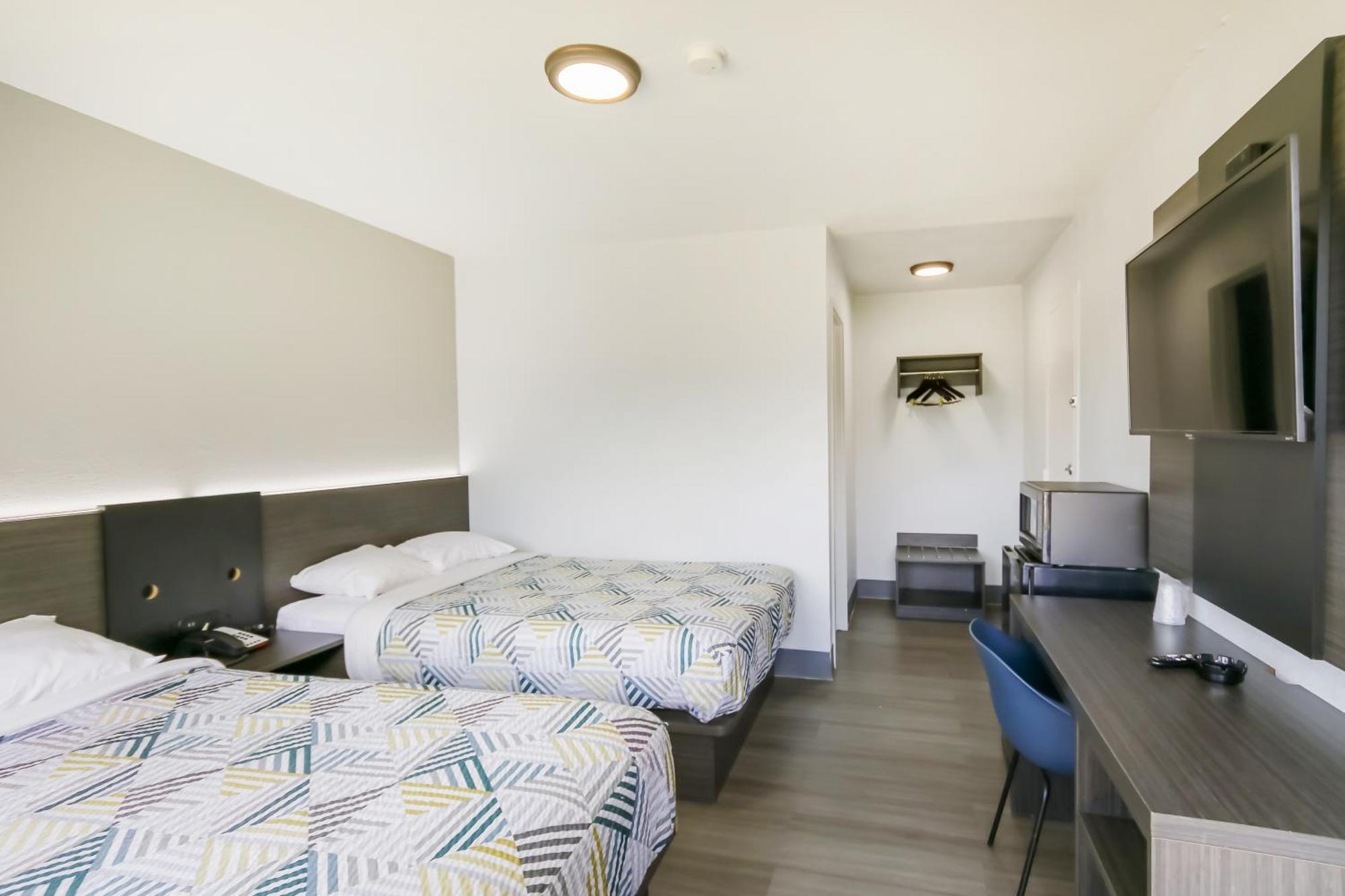 2 Full Beds Non-Smoking