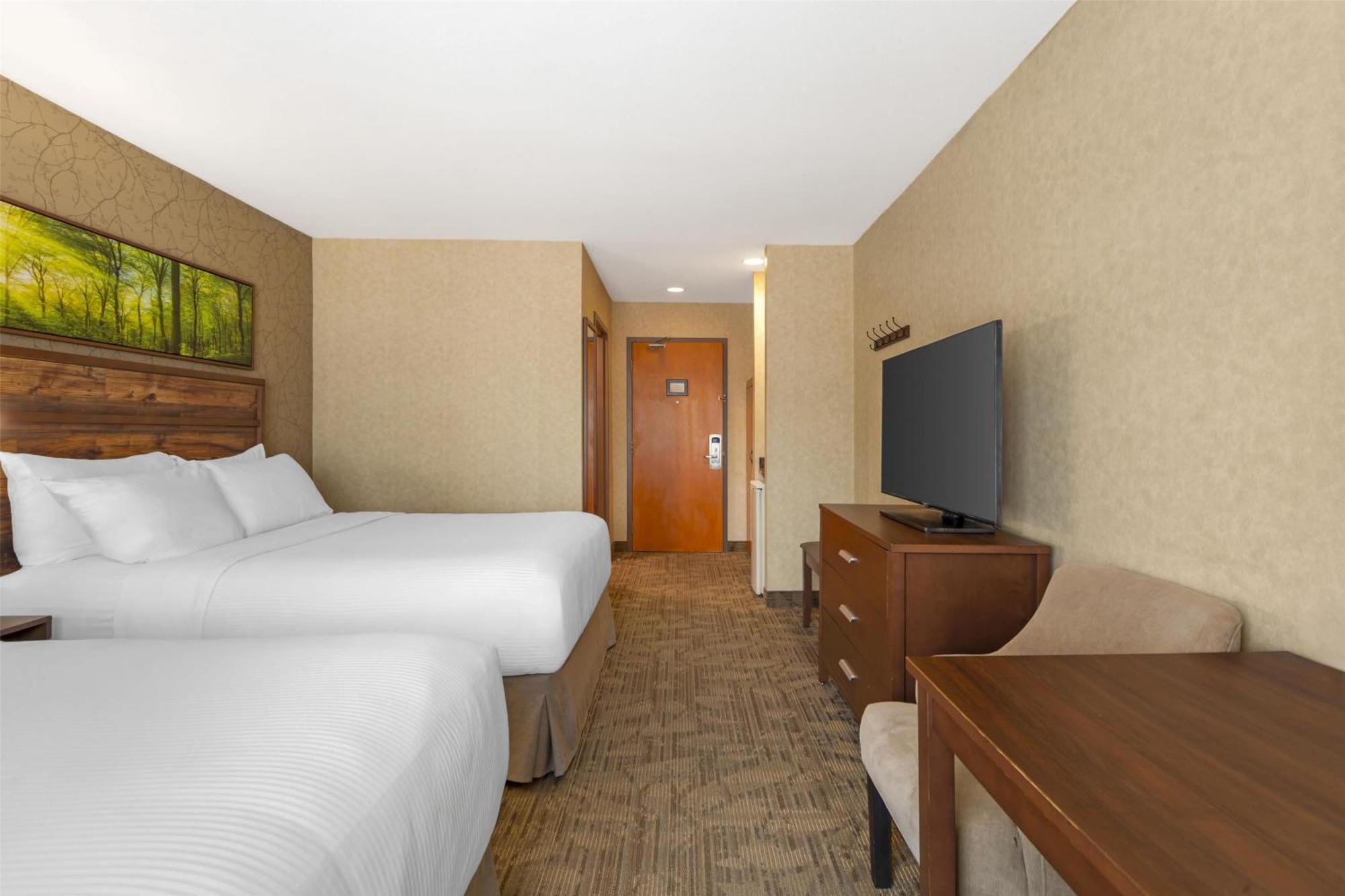 Queen Room Two Queen Beds Pet Friendly or Non-Smoking