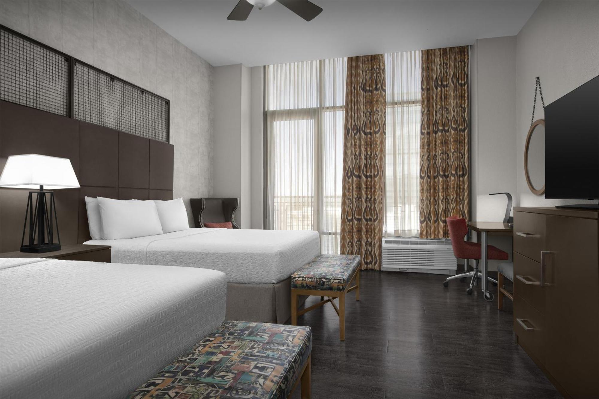 Queen Room Two Queen Beds Balcony Bath Tub Hearing Accessible or Non-Smoking