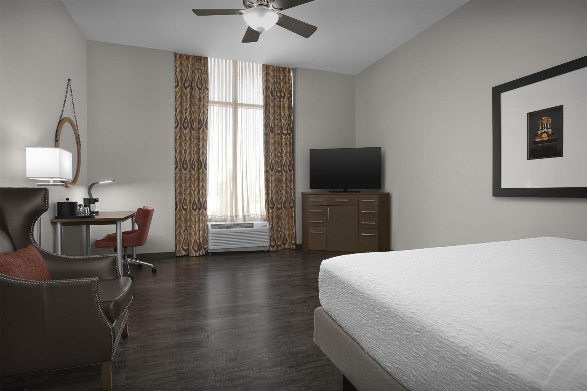 King Room Hearing Access or Non-Smoking