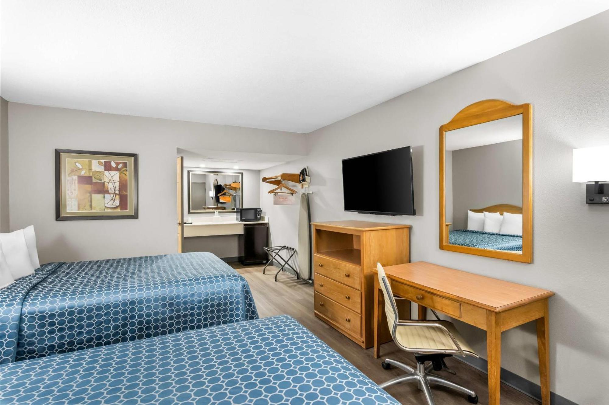 Queen Room with Two Queen Beds - Non-Smoking