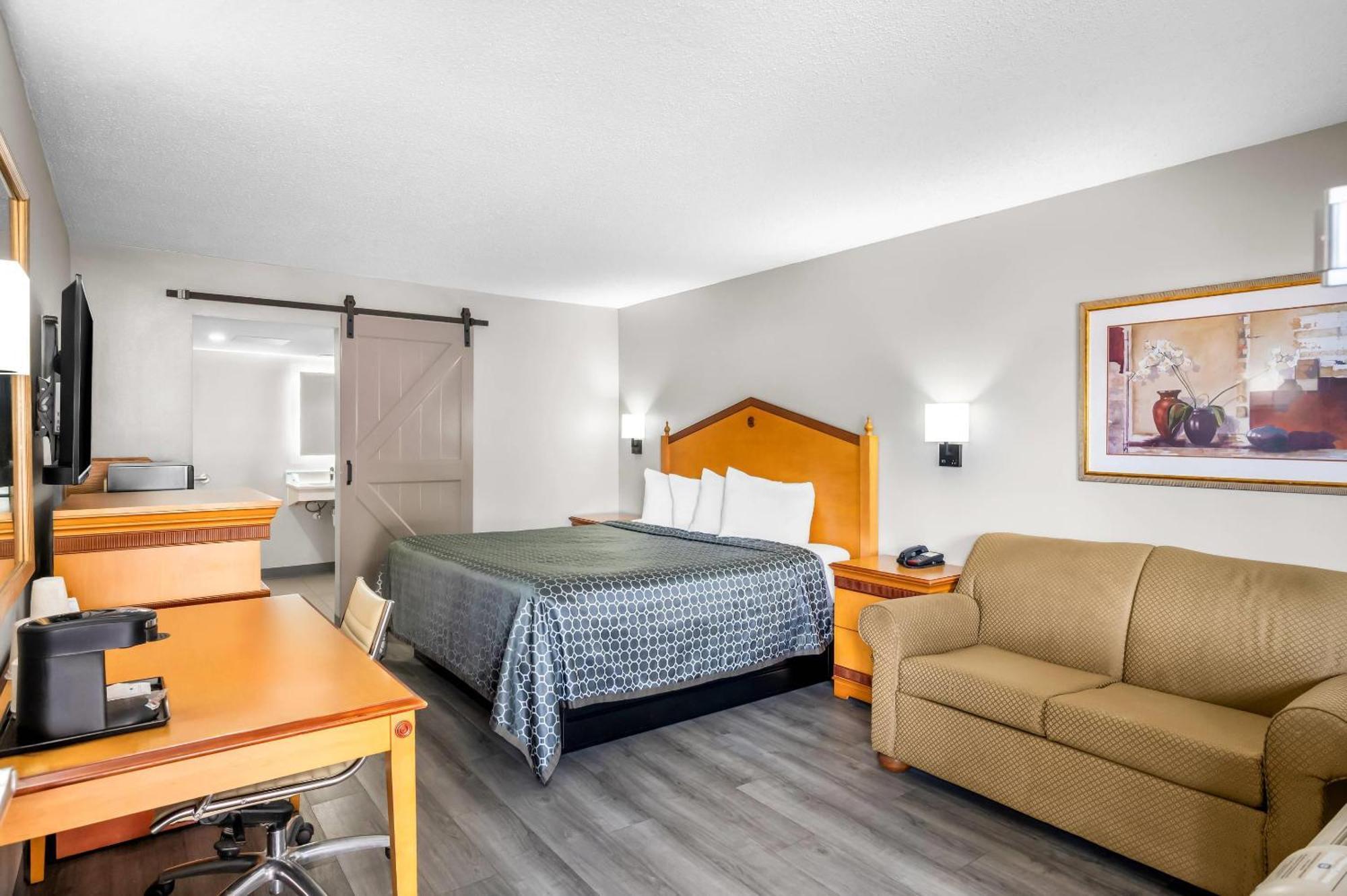 King Room Accessible or Non Smoking
