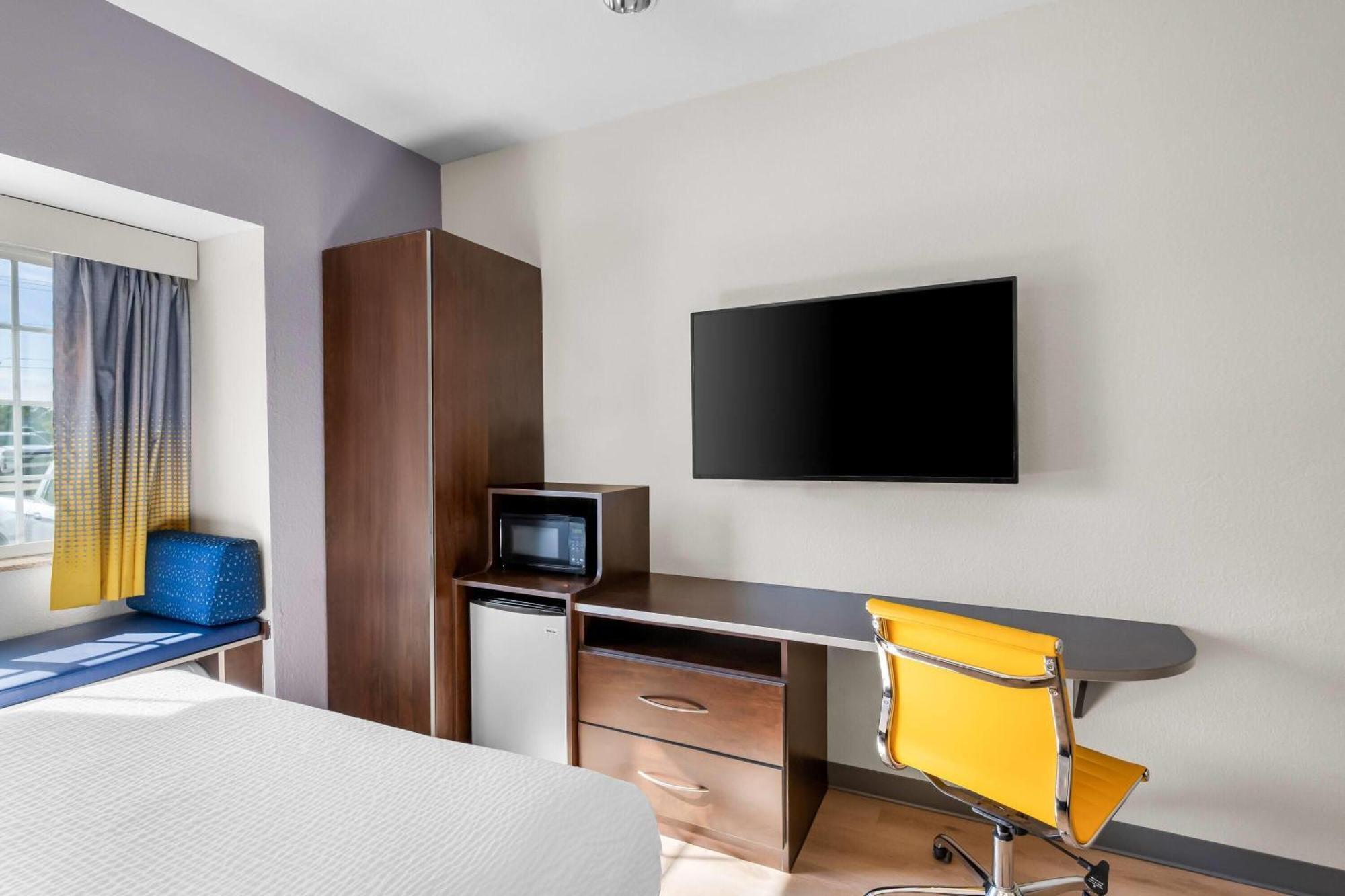 Deluxe Queen Room Two Queen Beds Non-Smoking or Pet Friendly