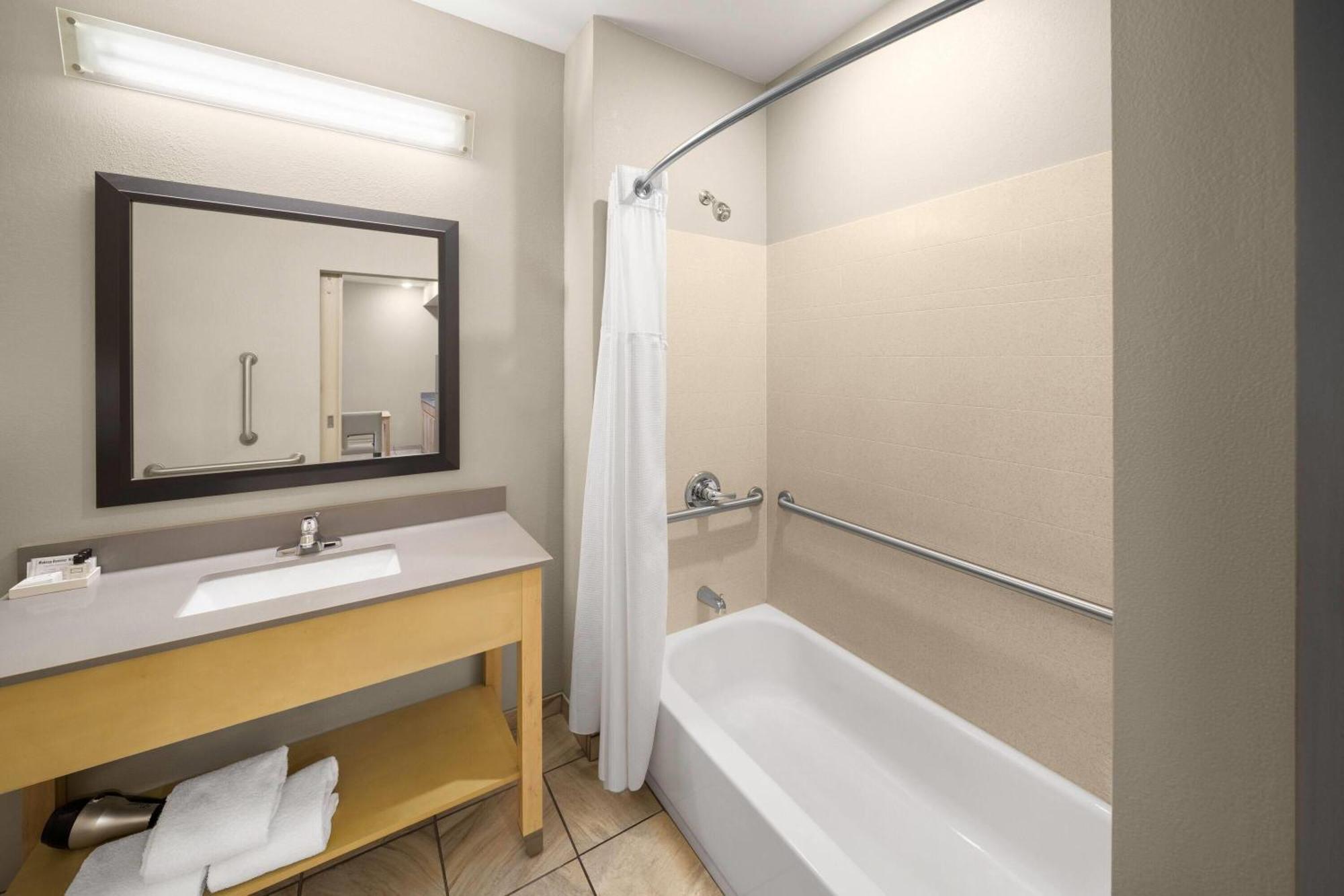 One-Bedroom Suite with Mobility/Hearing Access and Tub with Grab Bars -  No Smoking