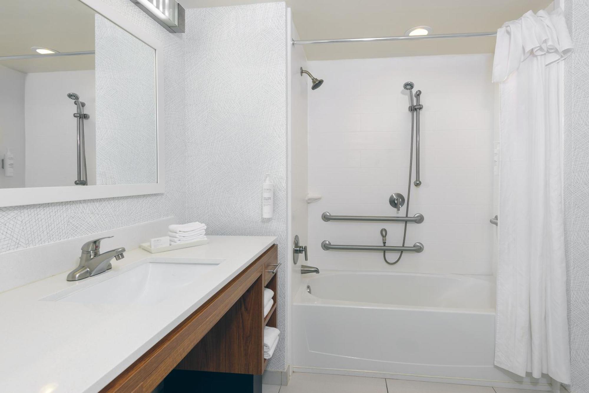 Queen Studio with Two Queen Beds - Mobility and Hearing Access/Non-Smoking