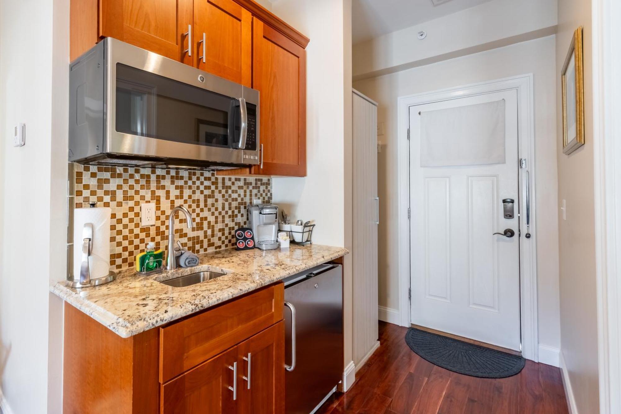 Deluxe King Studio Not Pet Friendly