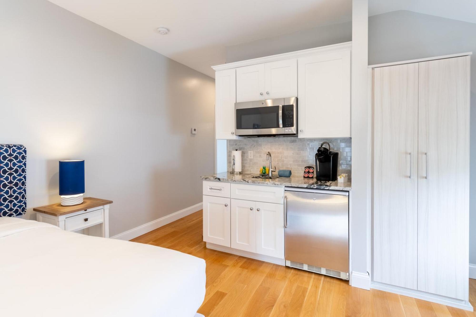 Deluxe King Studio Not Pet Friendly