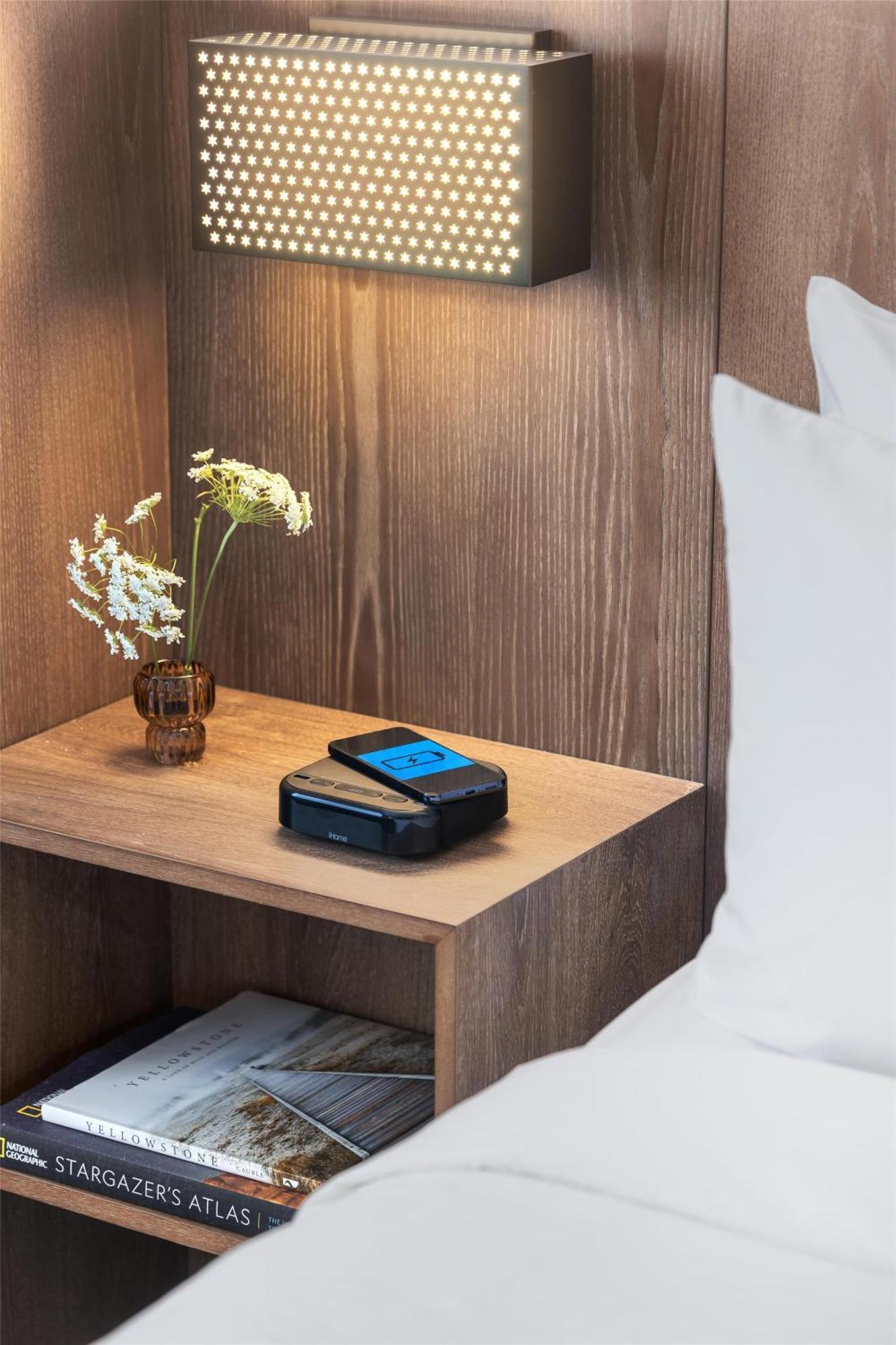 King Room with Bath Tub - Mobility Access