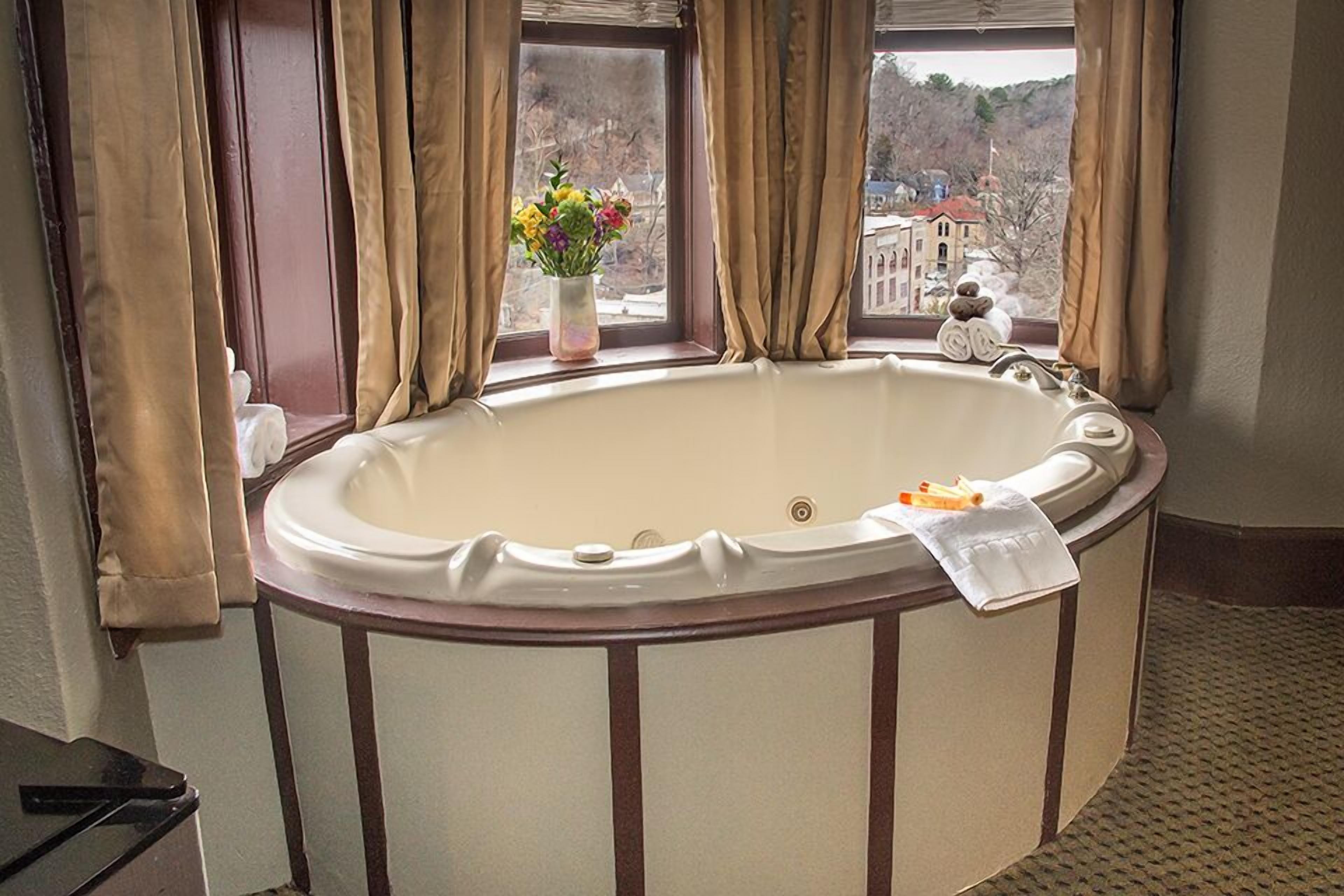 King Room Spa Bath