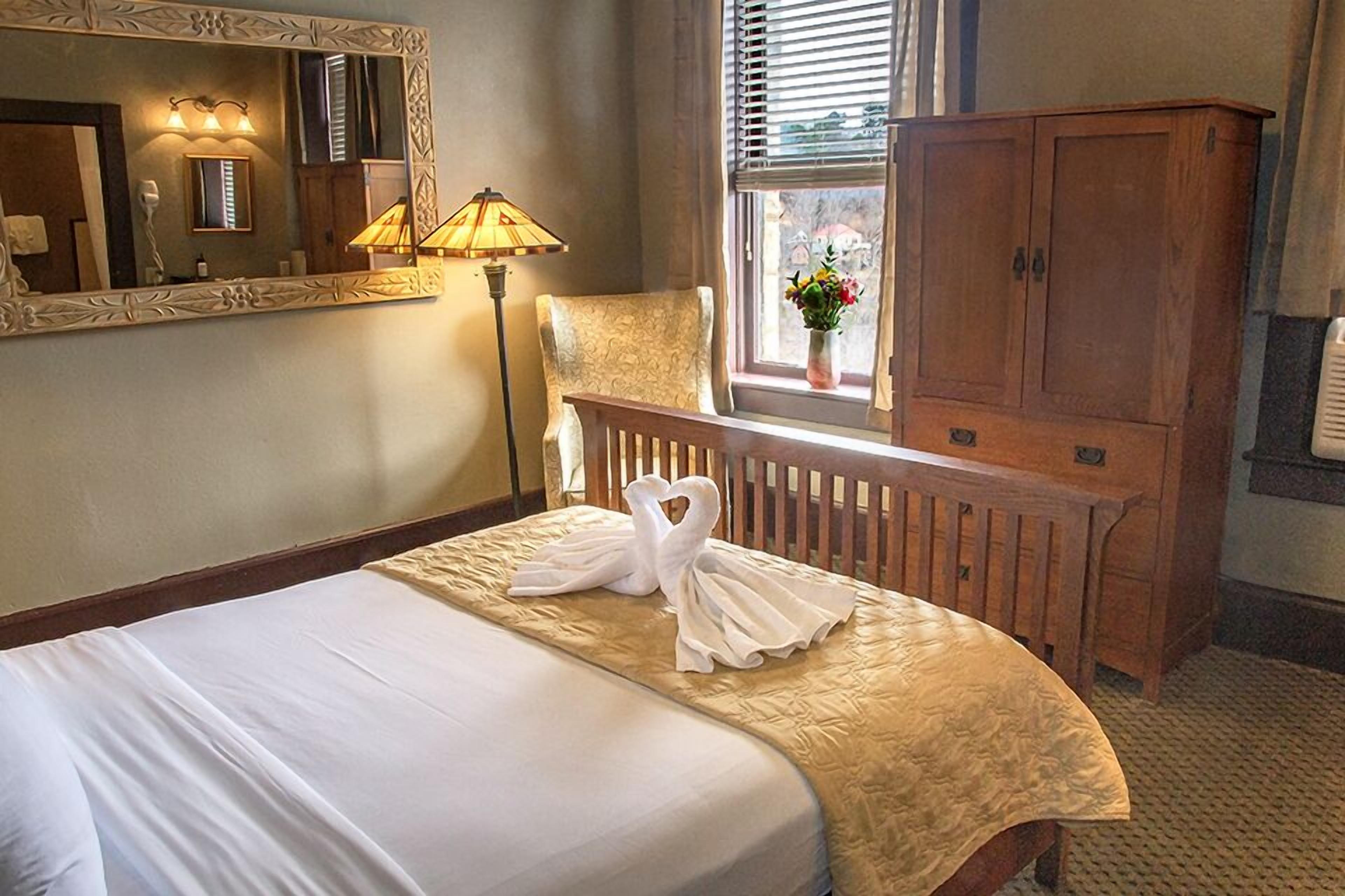Standard Queen Room