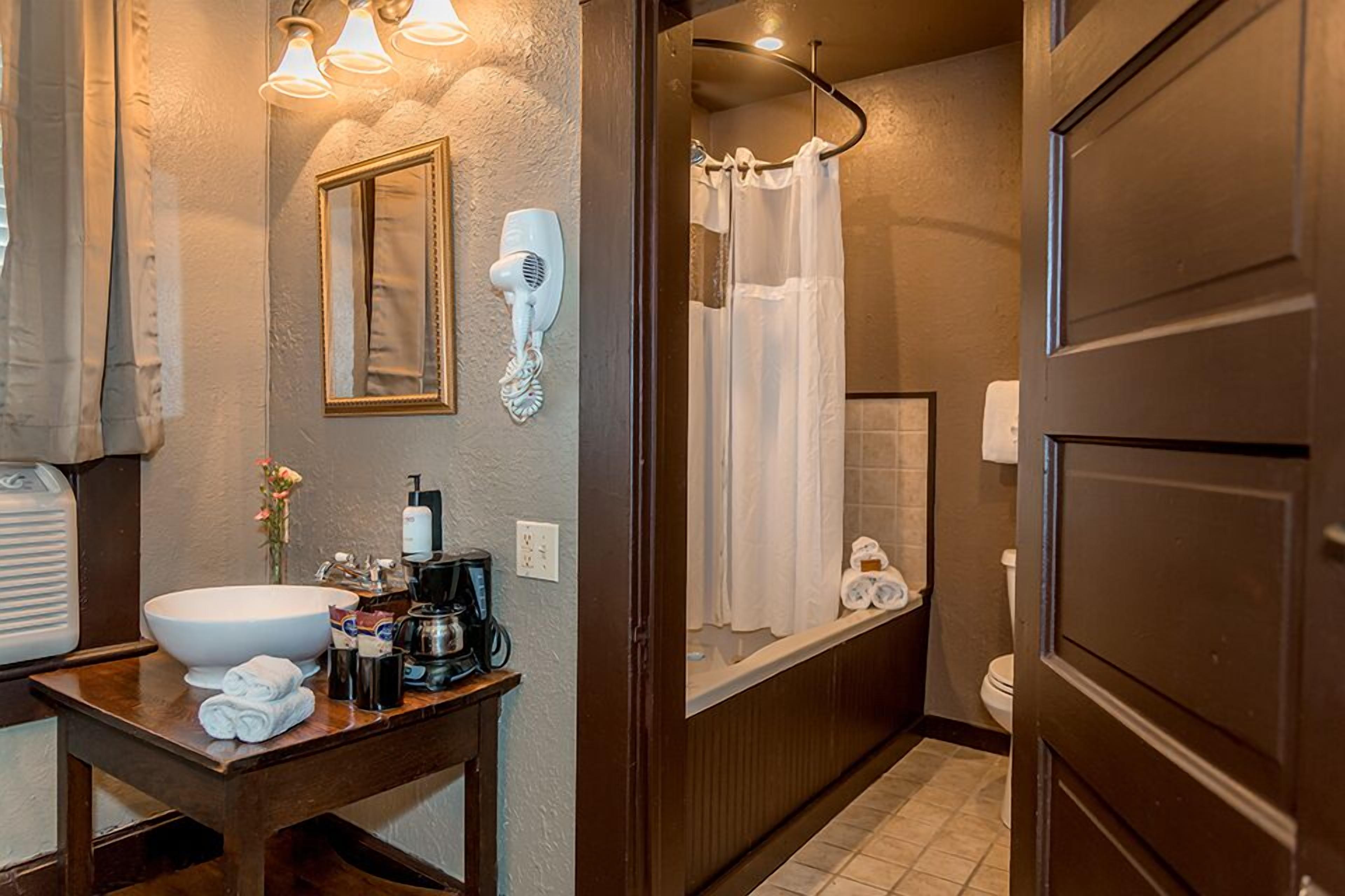 Standard Queen Room