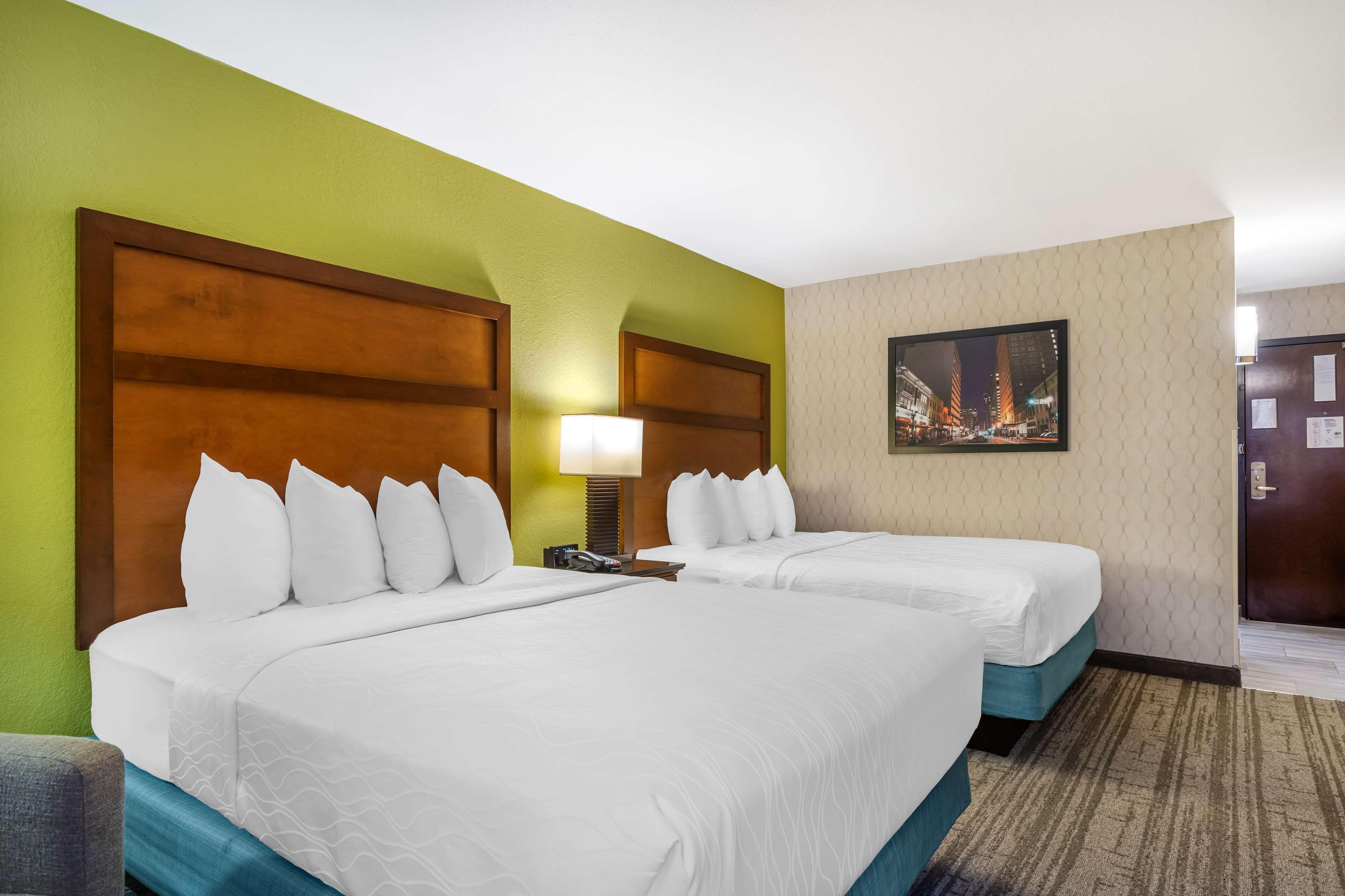 Queen Room Two Queen Beds Bath Tub Disability Access
