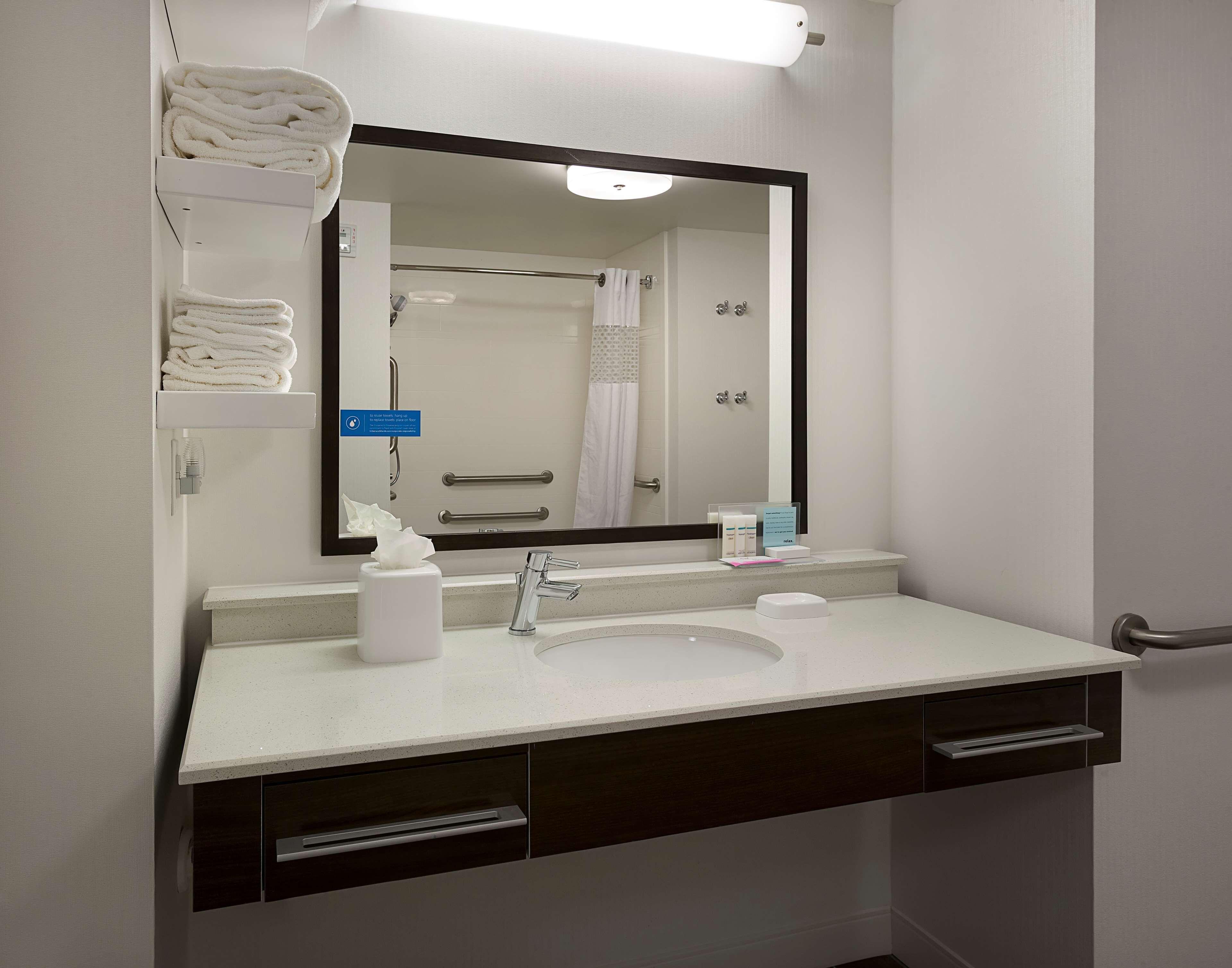 King Room Accessible Tub Mobility Hearing Access or Non-Smoking
