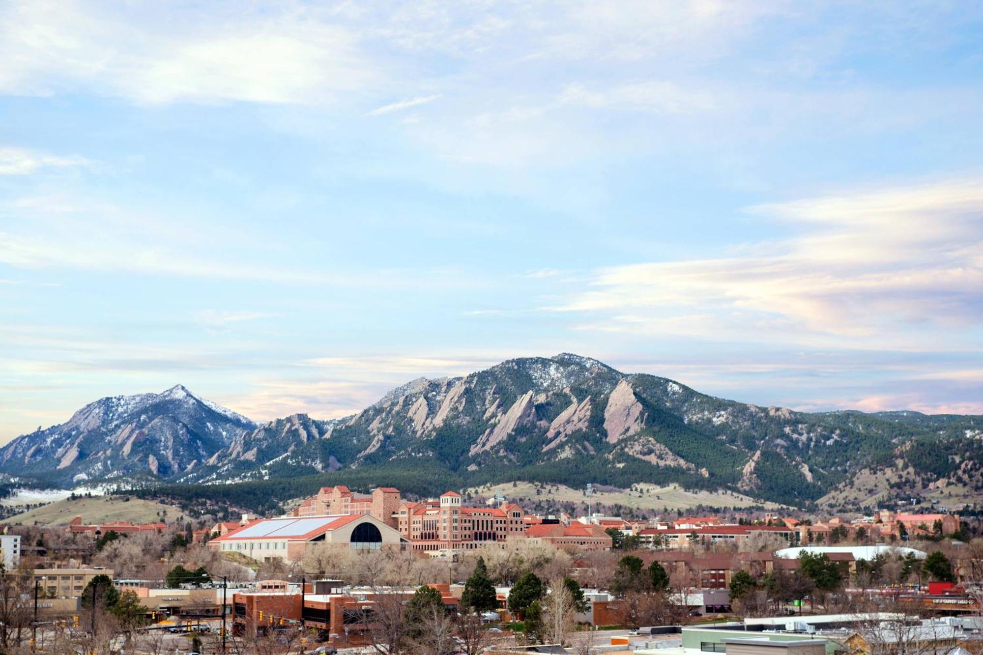 Guest room 2 Queen Campus or Flatirons view