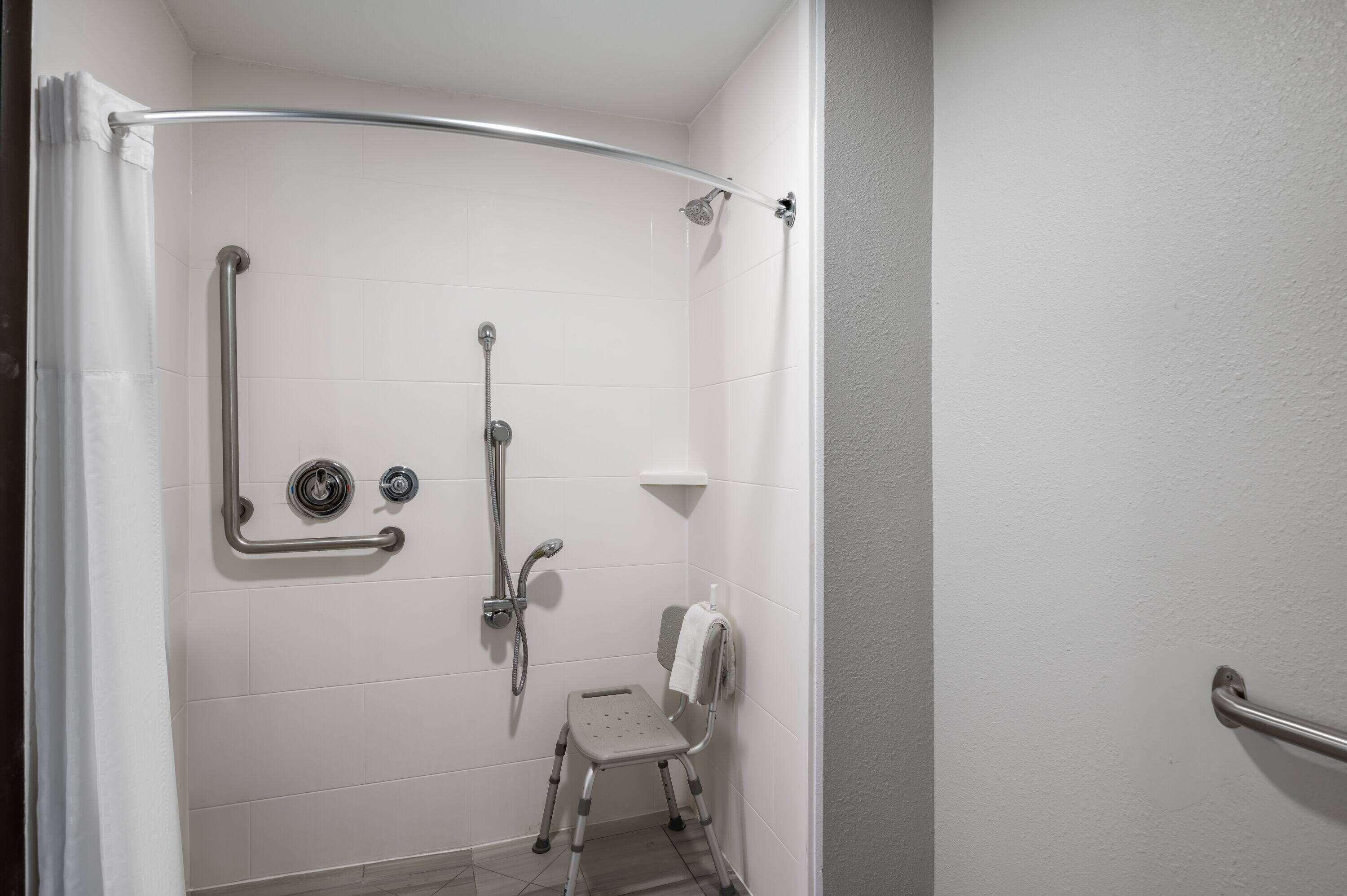 Deluxe Queen Room Mobility Access or Non-Smoking