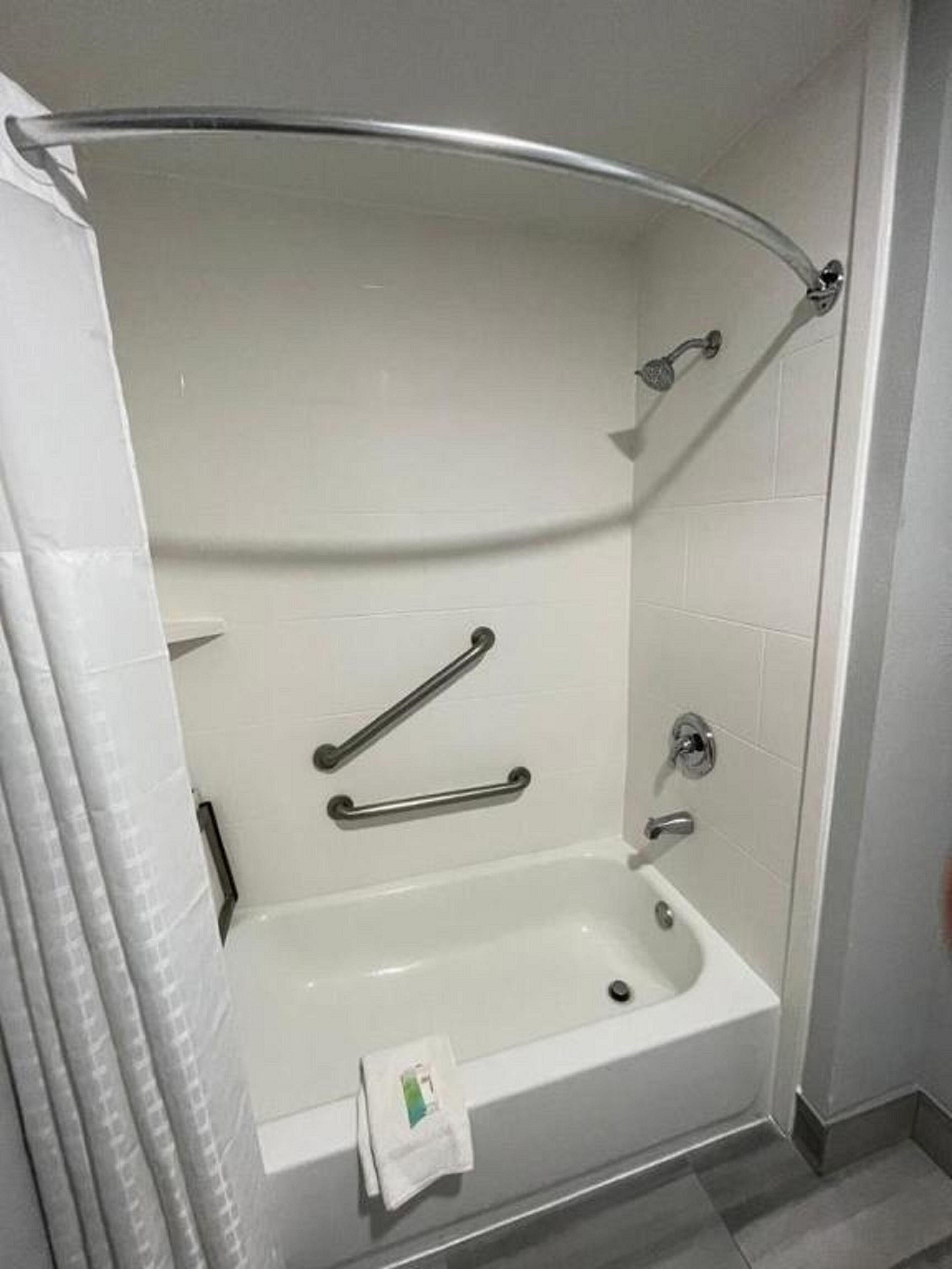 Deluxe Queen Room Mobility Access or Non-Smoking