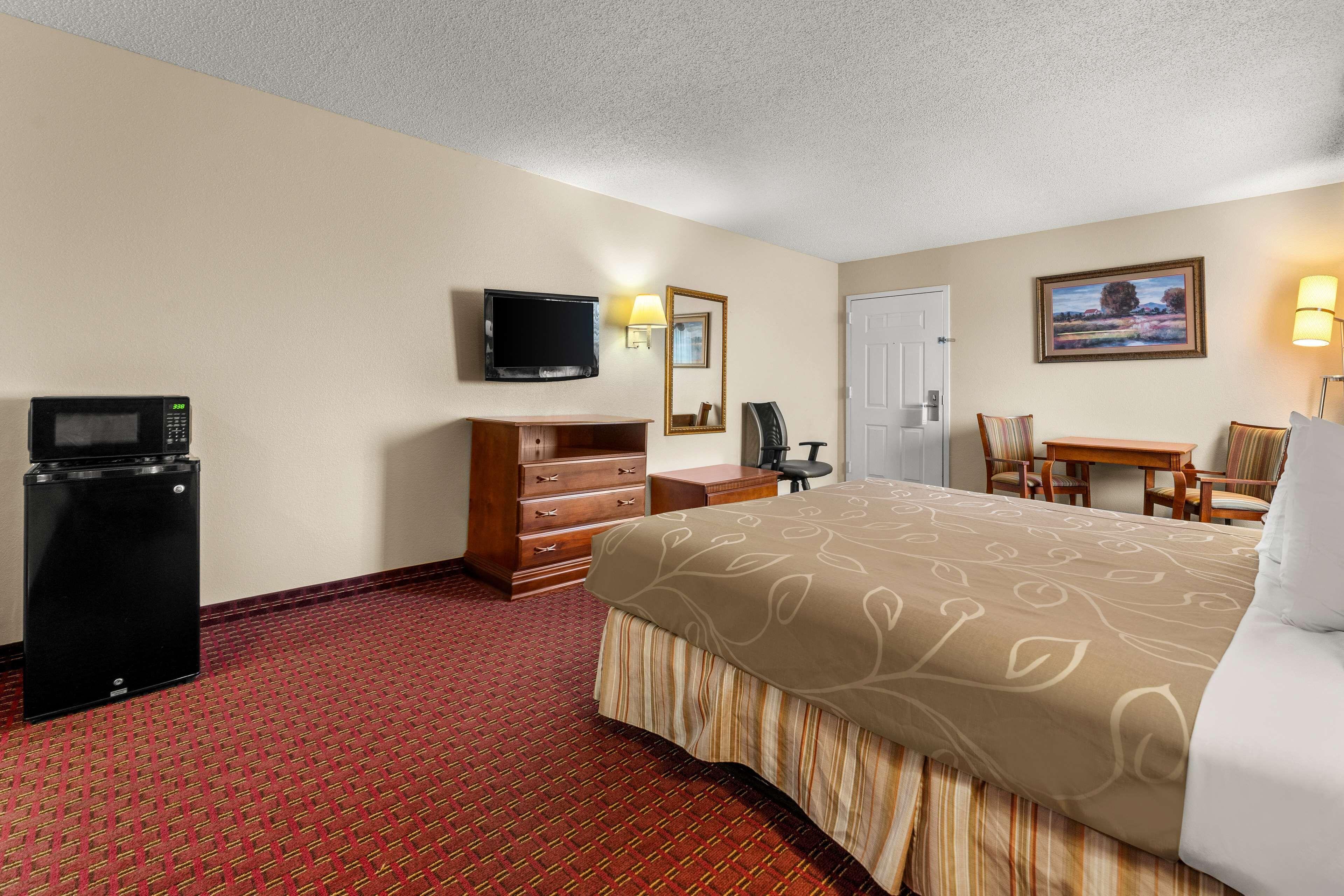 1 King Bed Non Smoking