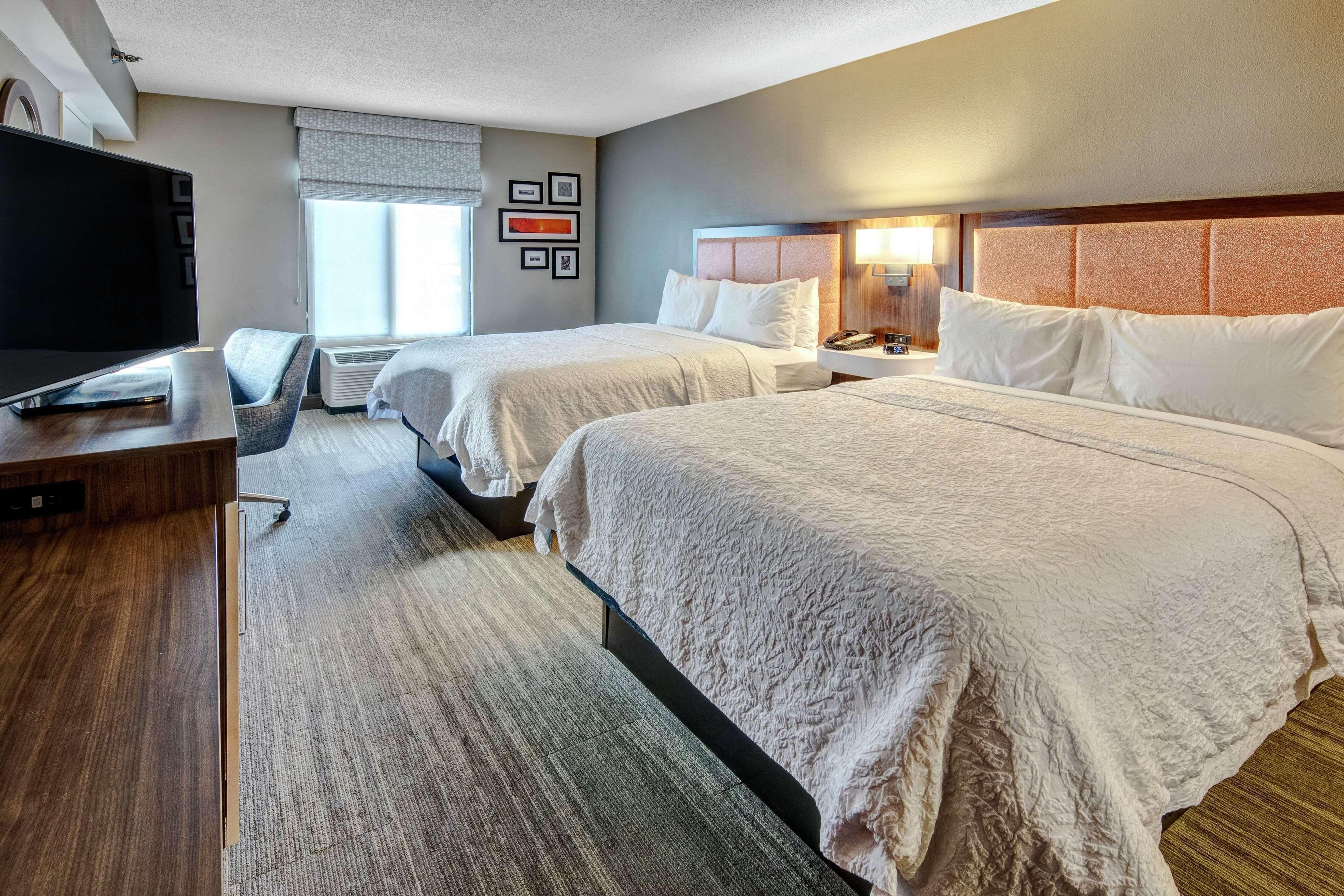 Queen Room Two Queen Beds Hearing Accessible or Non-Smoking