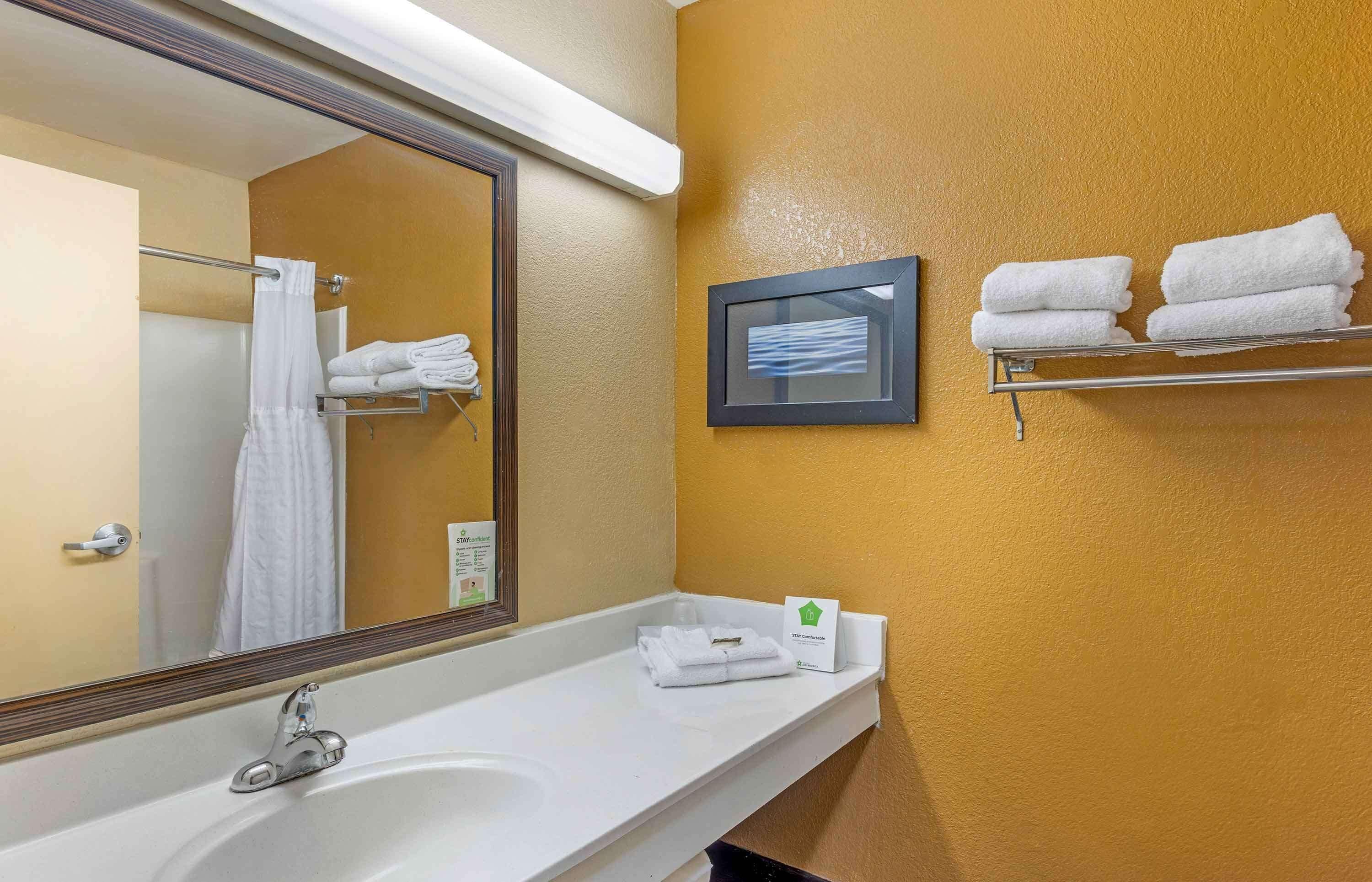 1 Queen Bed | Non-Smoking Kitchen