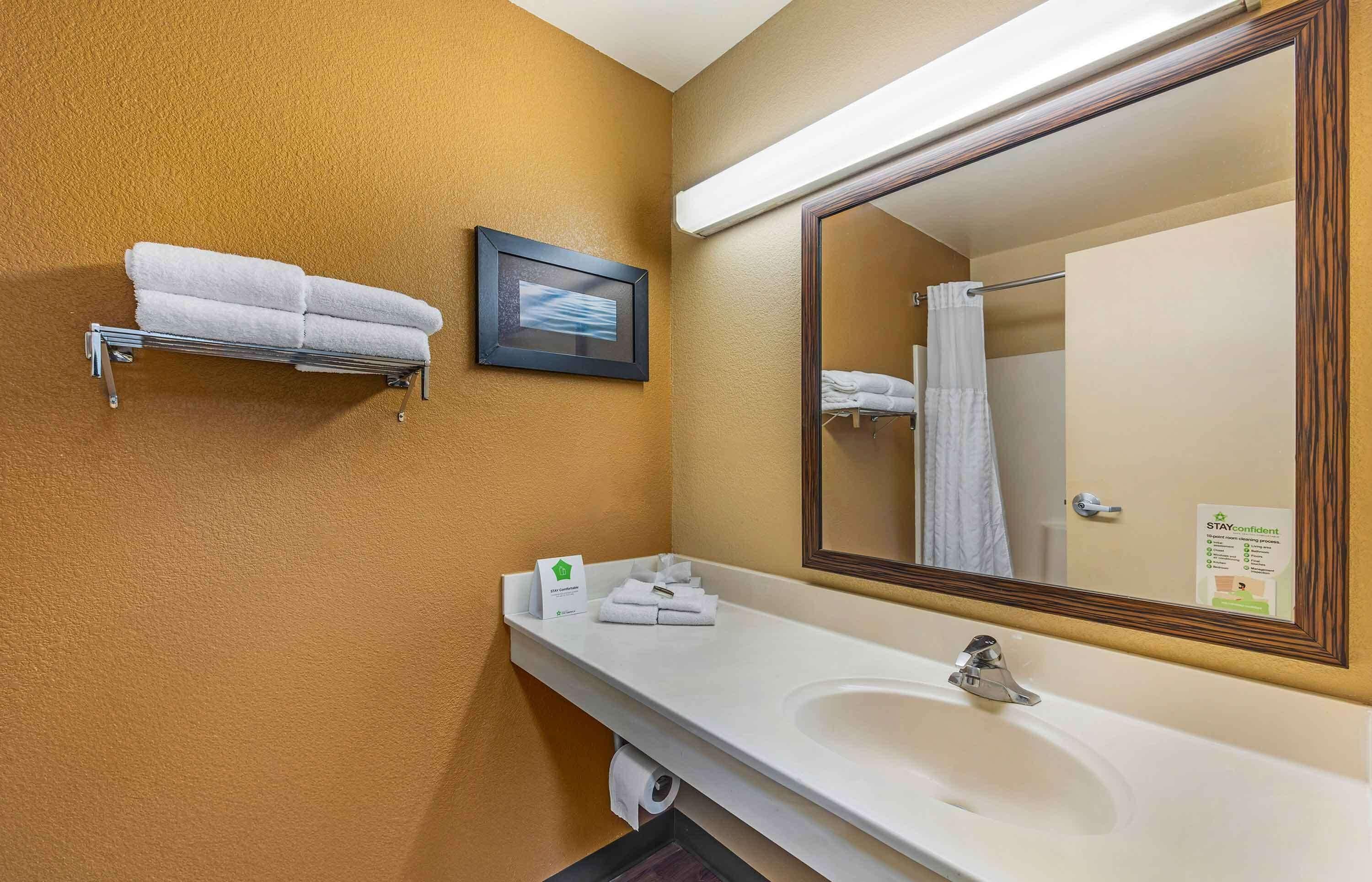 1 Queen Bed | Non-Smoking Kitchen