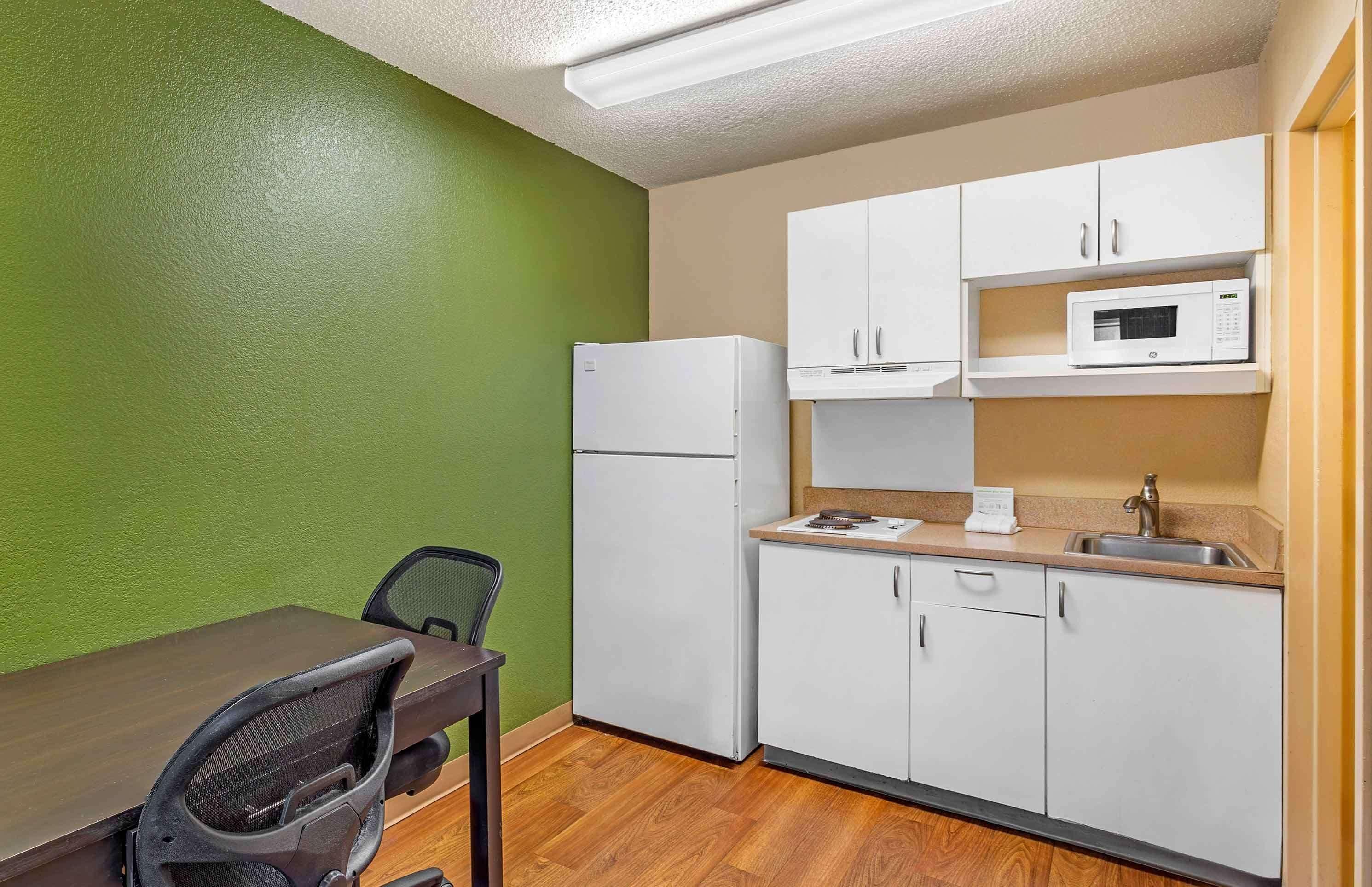 1 Queen Bed | Non-Smoking Kitchen