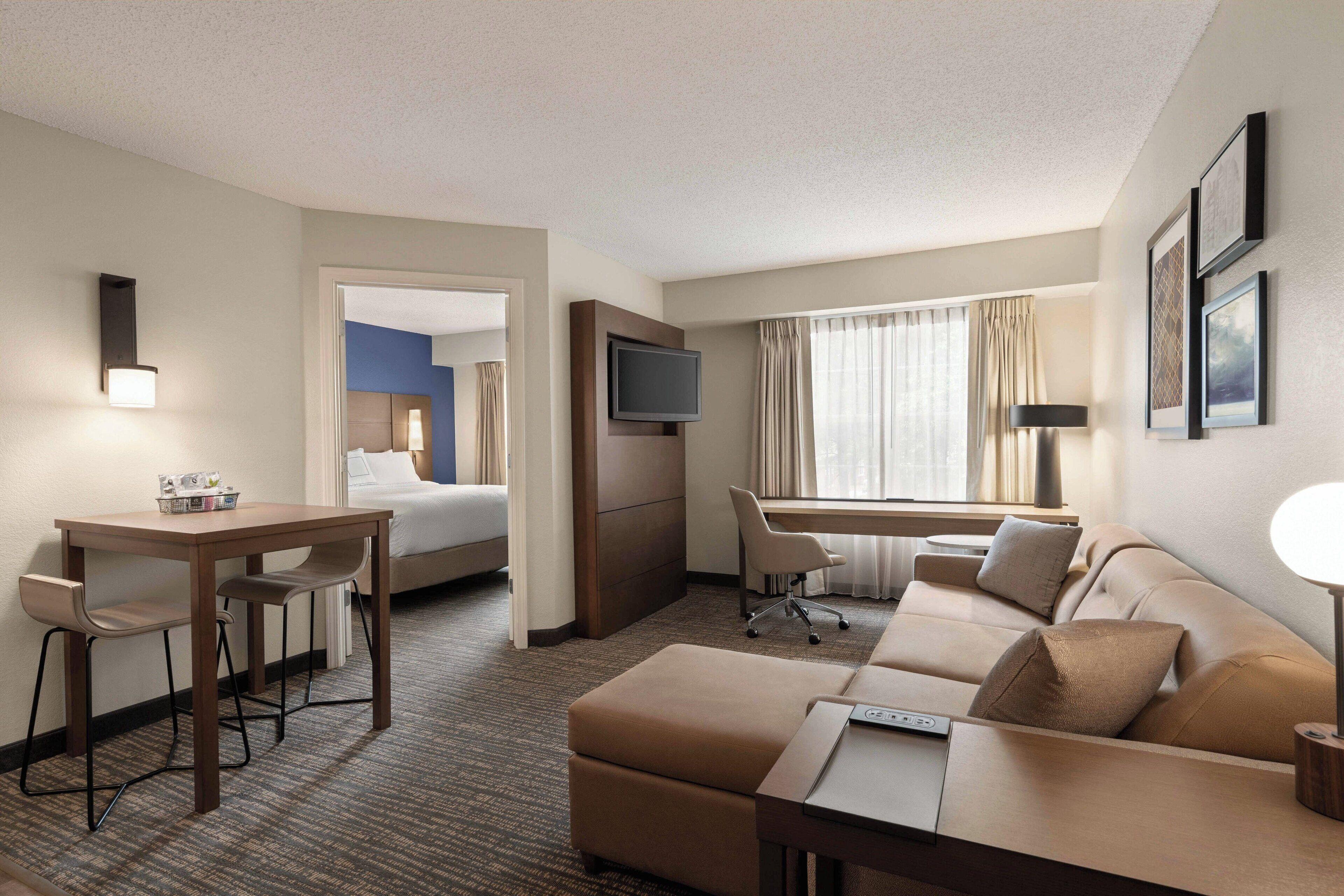 One-Bedroom Queen Suite Non-Smoking