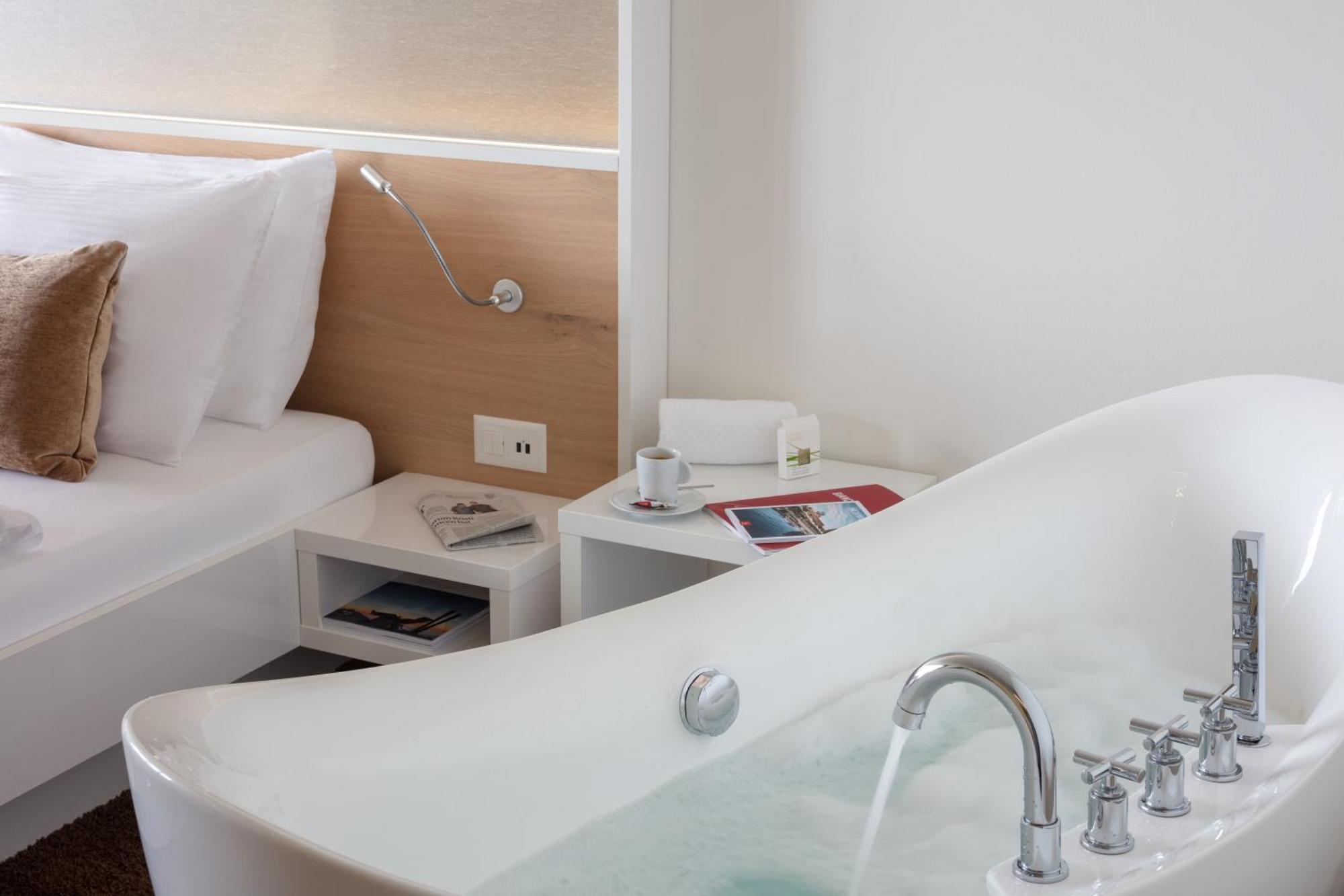 Deluxe Double Room Balcony Mountain View