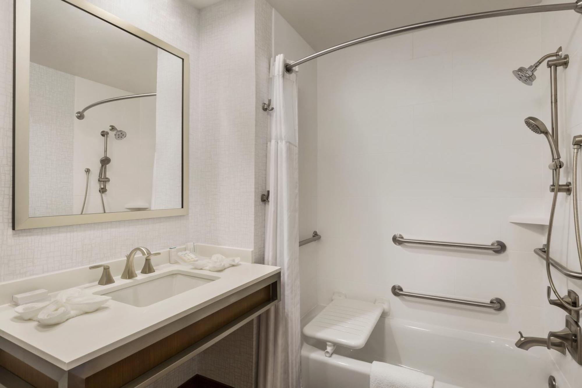 King Room Tub Mobility Hearing Access