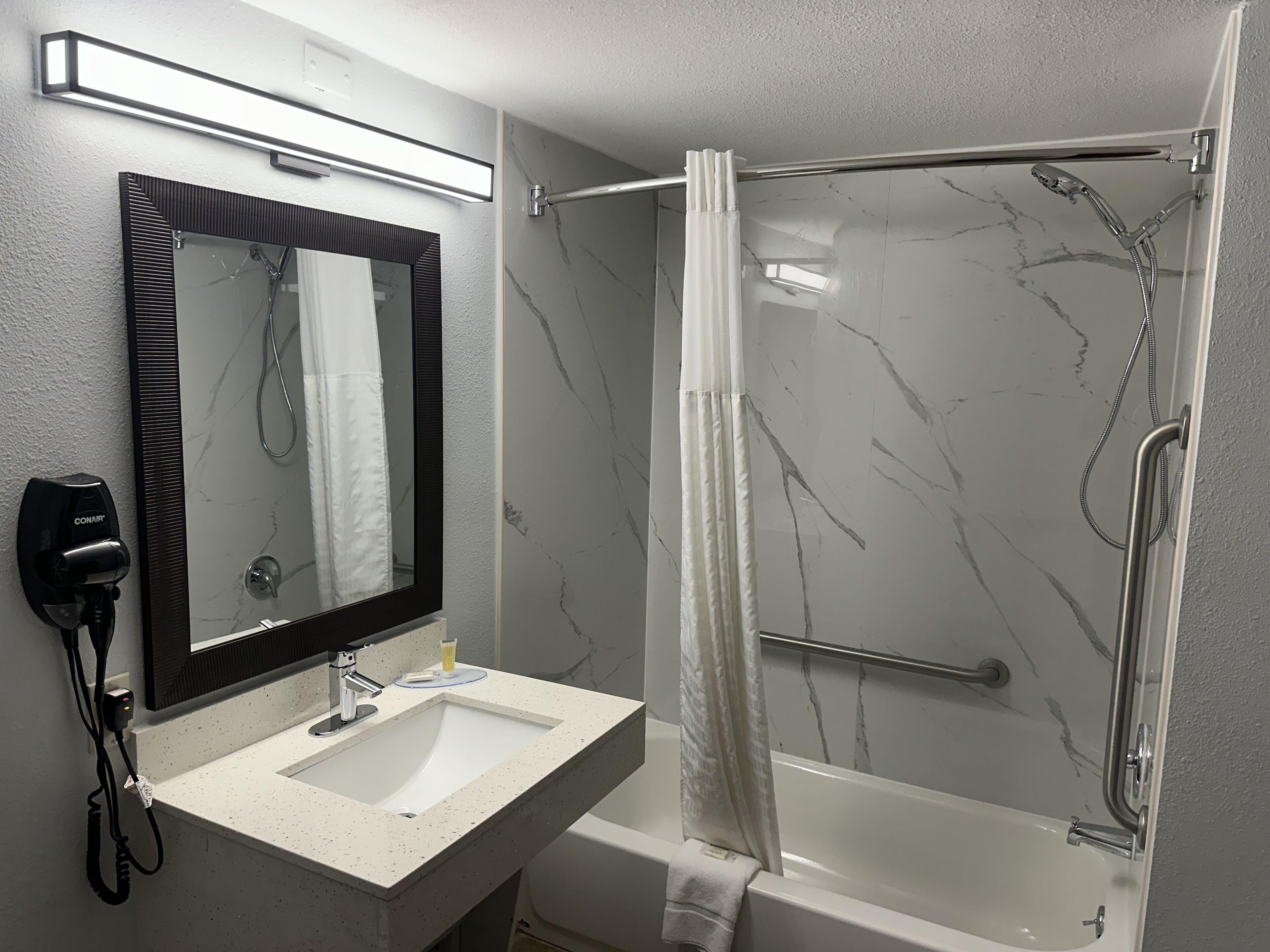 King Room Tub Grab Bars Mobility or Hearing Accessible Non-Smoking