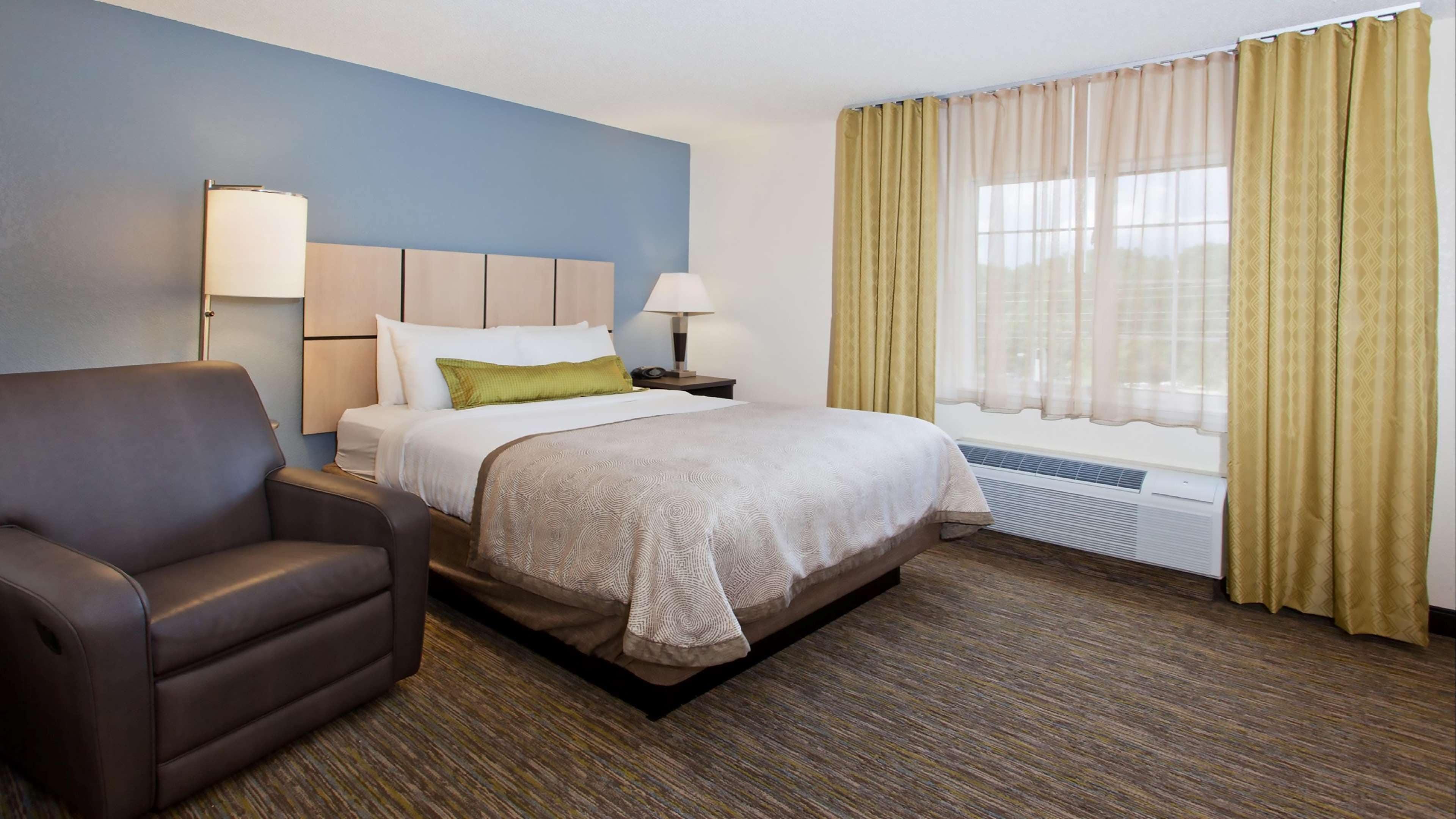 Studio Queen Suite with Roll-In Shower - Mobility/Hearing Accessible