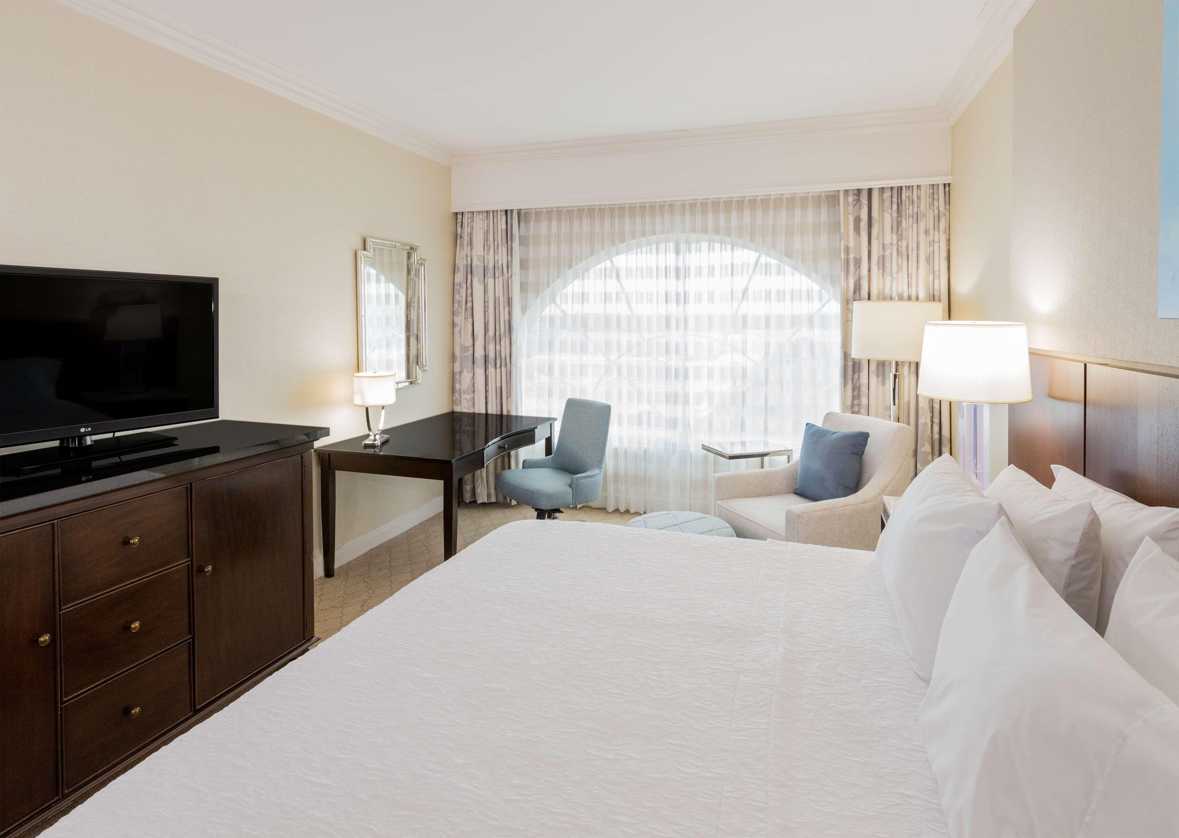 Non-Smoking Executive King Room