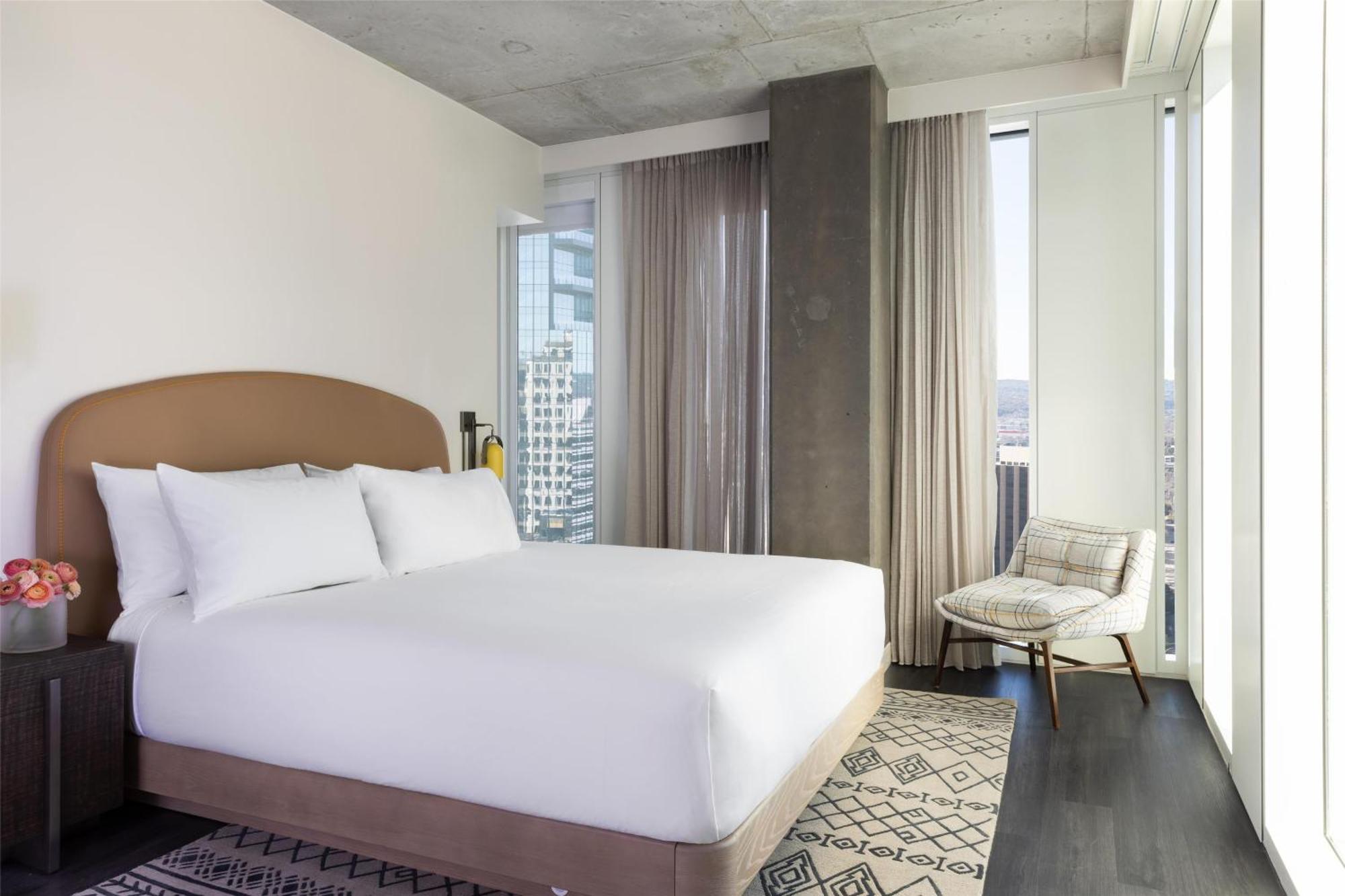Deluxe King Room with City View