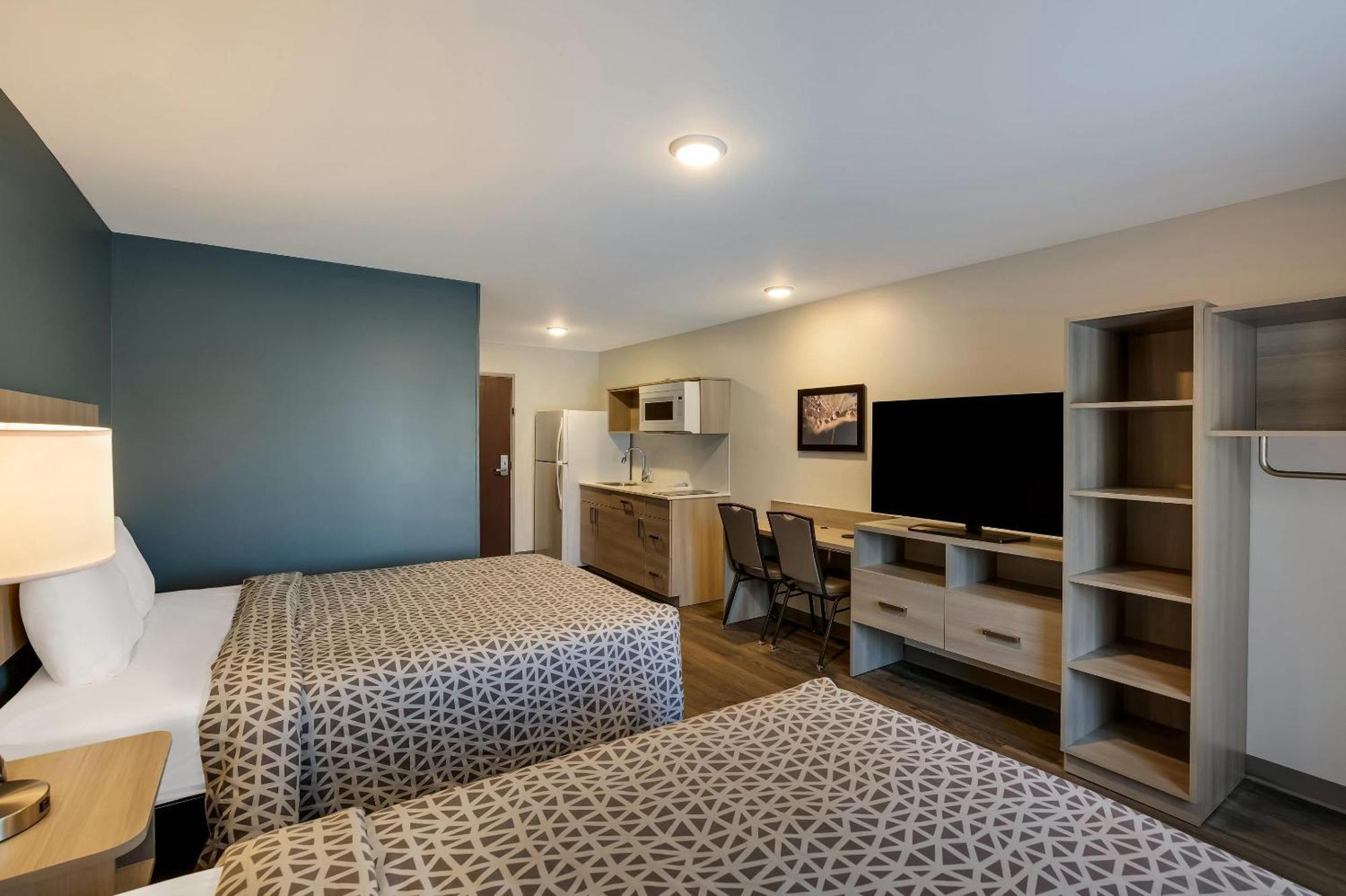 QUEEN SUITE TWO QUEEN BEDS