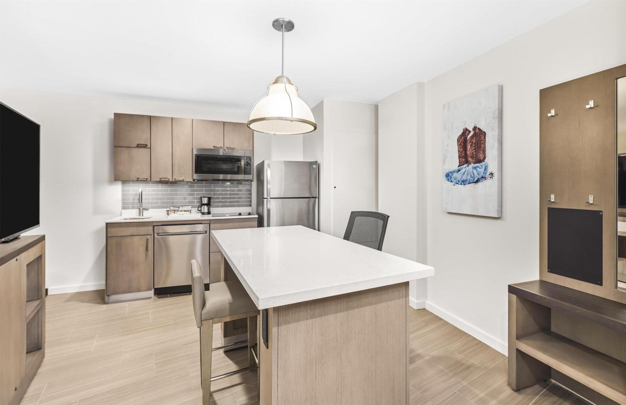 One-Bedroom King Suite with Panoramic View