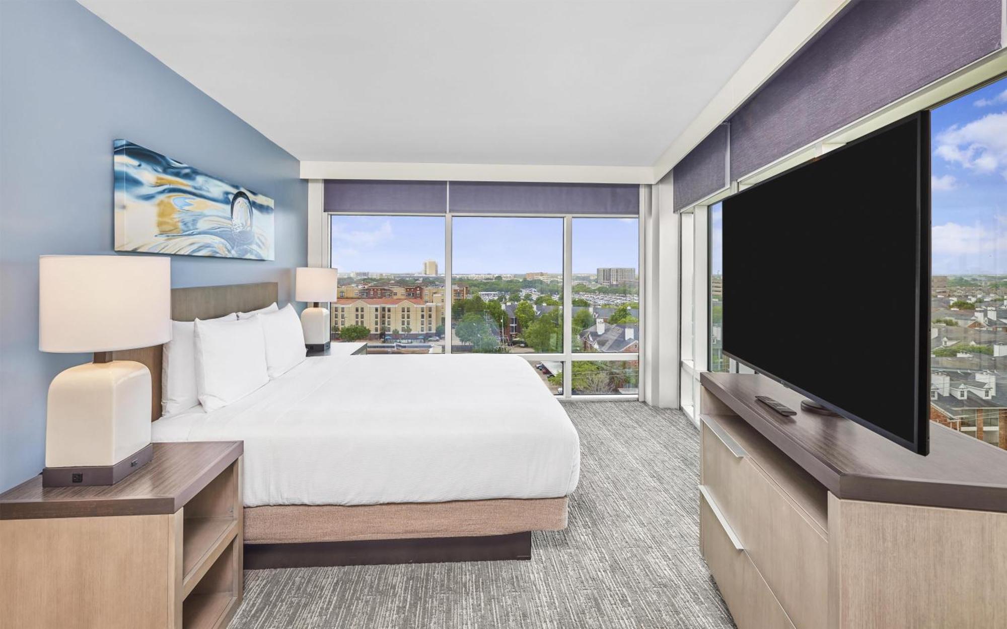 One-Bedroom King Suite Panoramic View