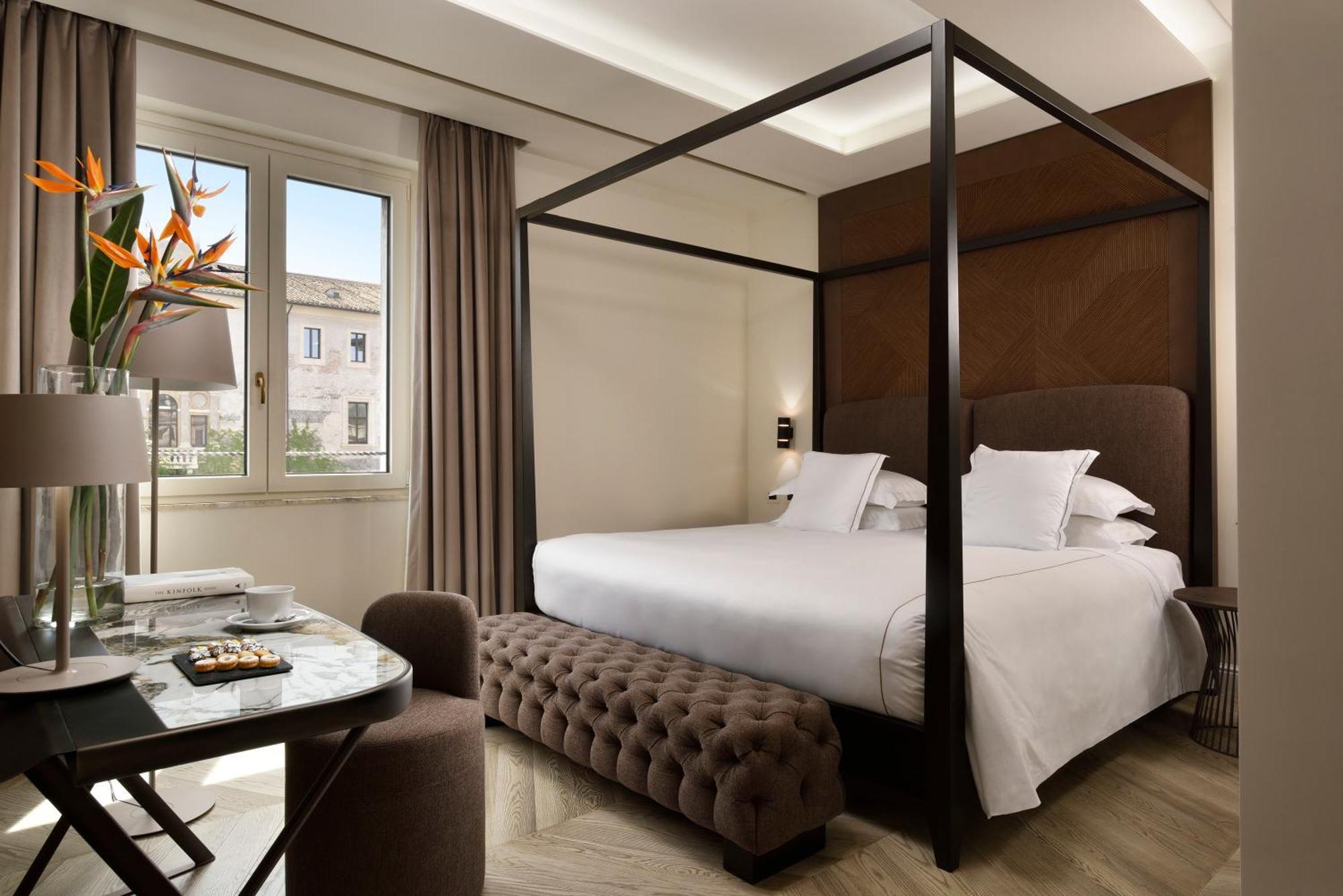 Superior Executive canopy bed