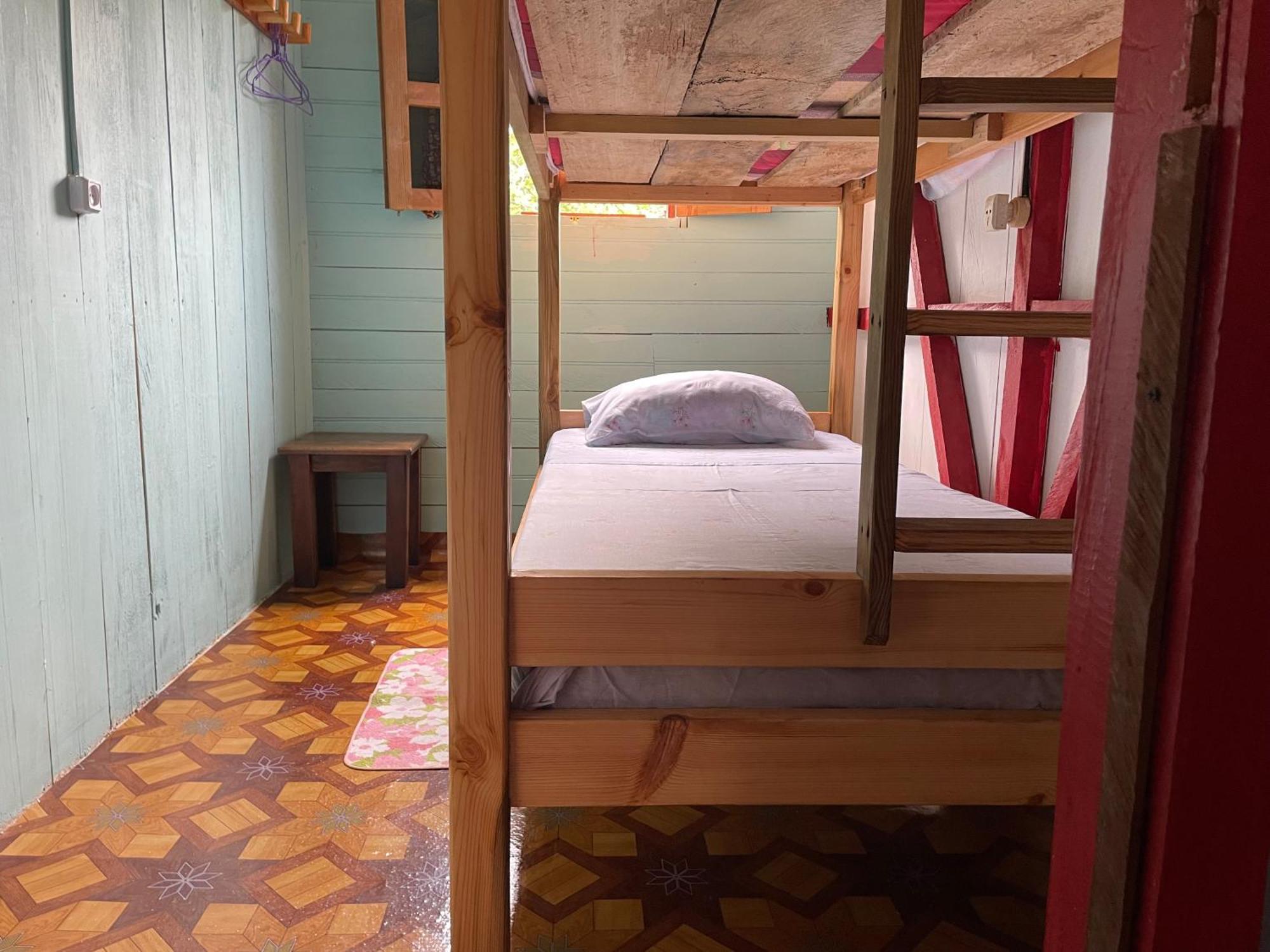 Quarto com 2 Camas de Solteiro