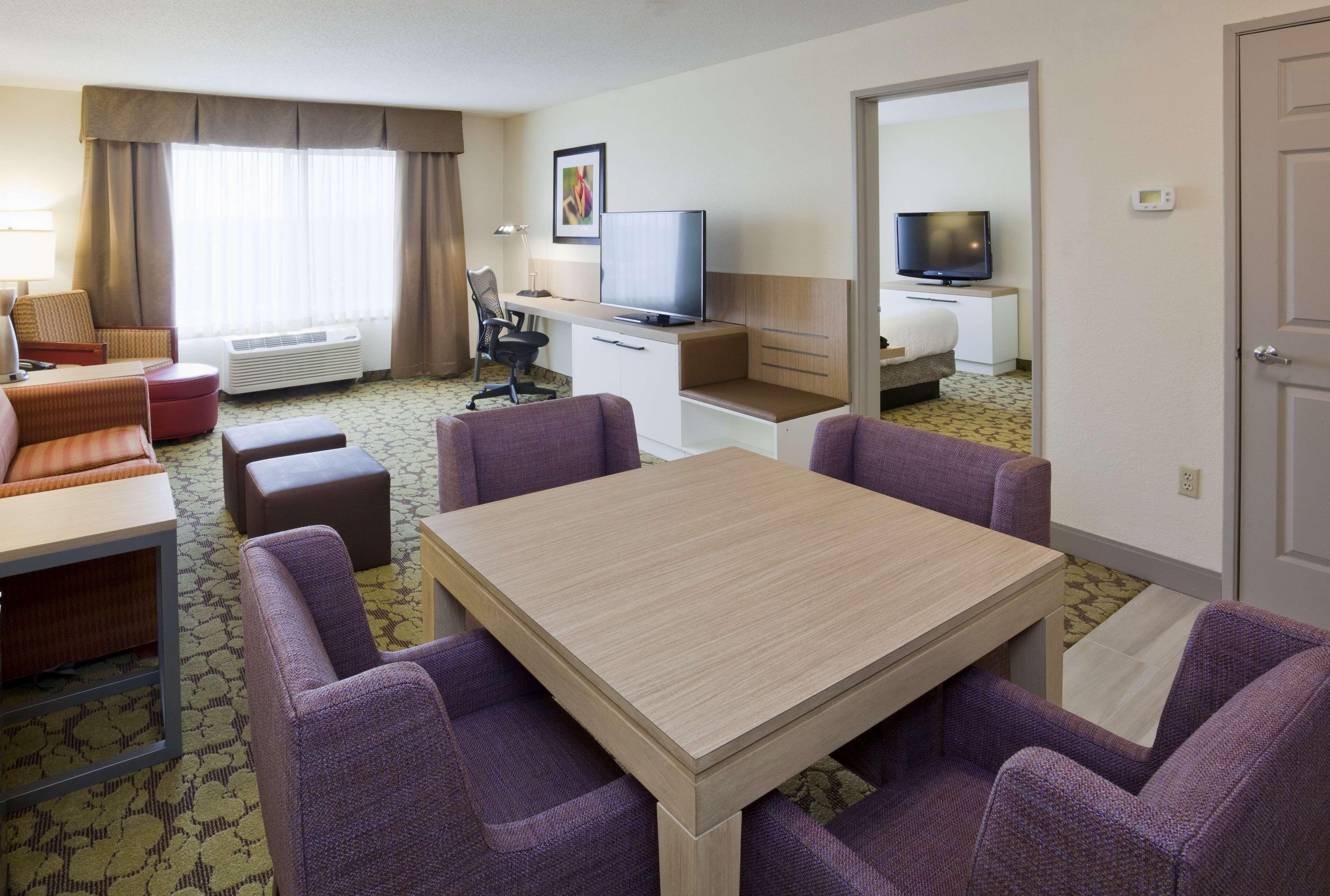 One-Bedroom King Suite