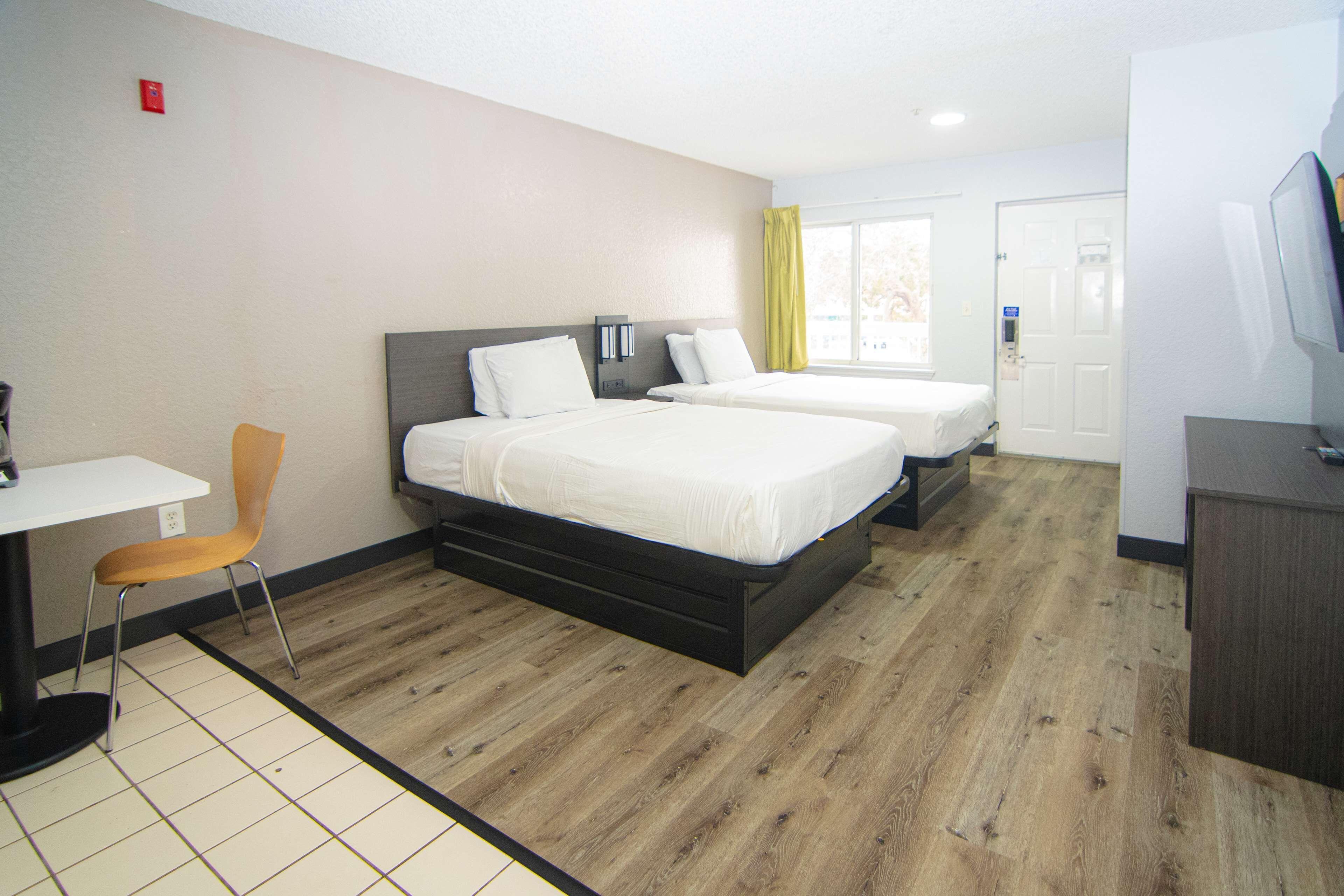 Queen Room Two Queen Beds Non-Smoking
