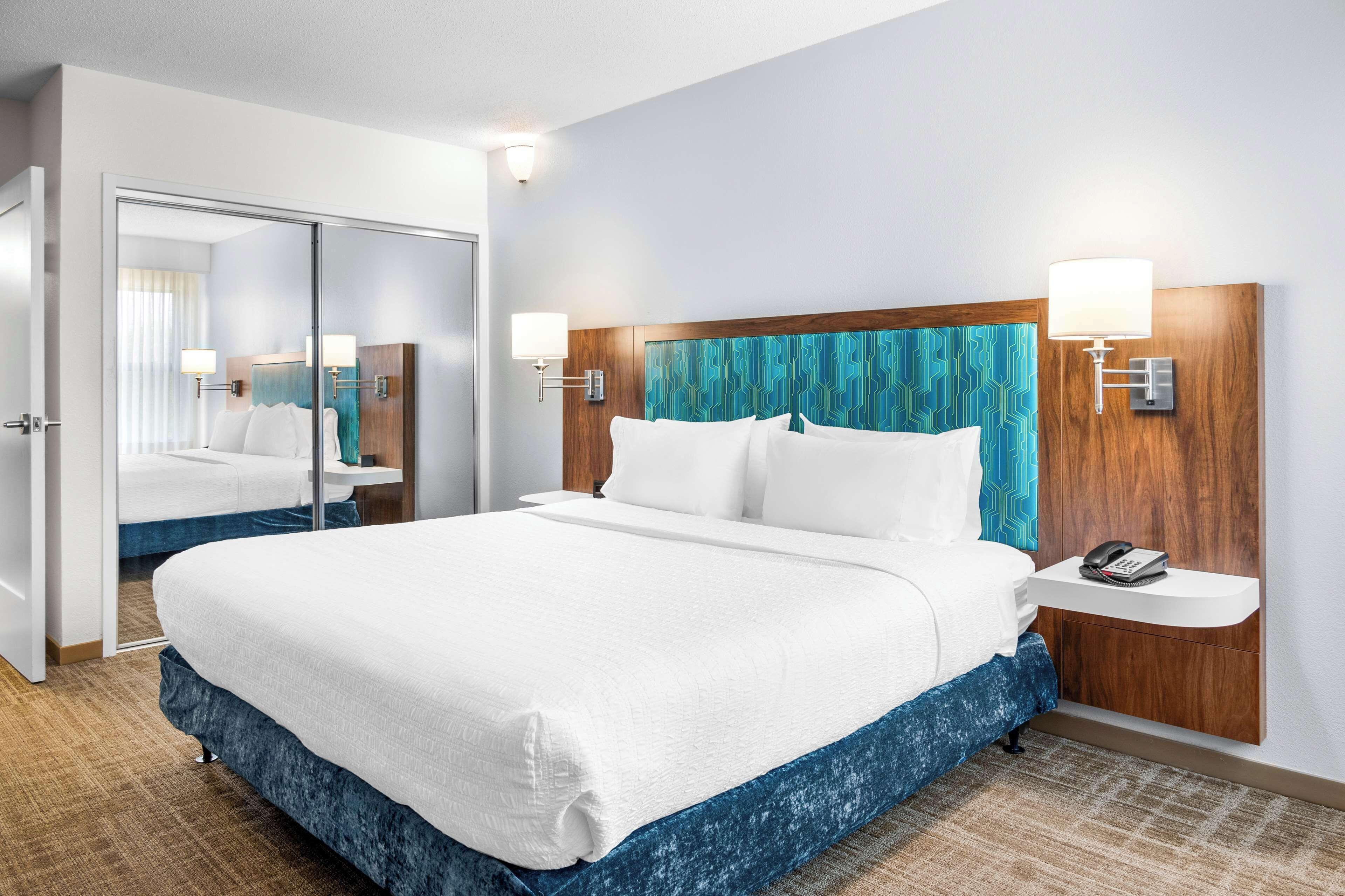 One-Bedroom King Suite Non-Smoking