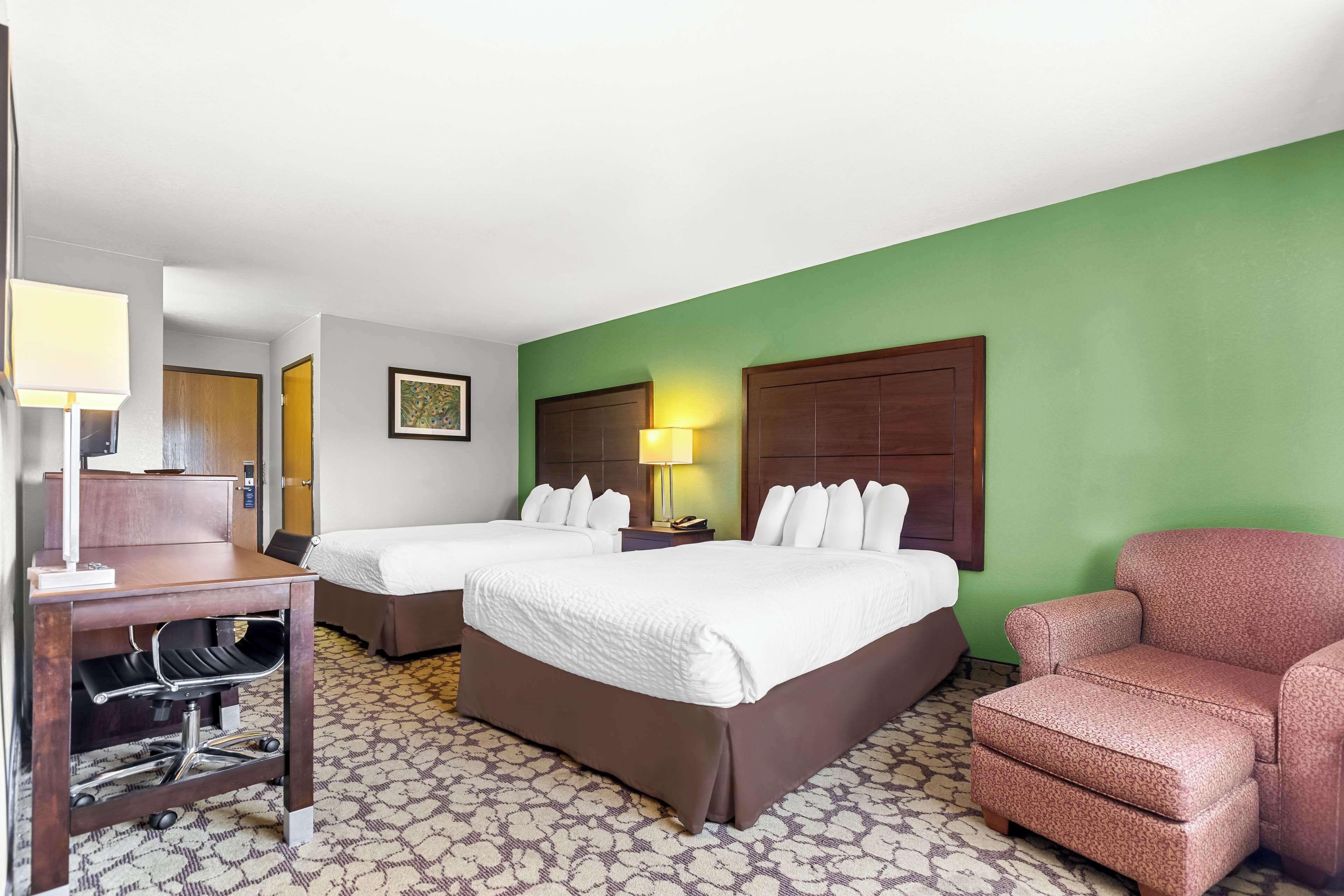 Family Room Two Queen One Double Beds