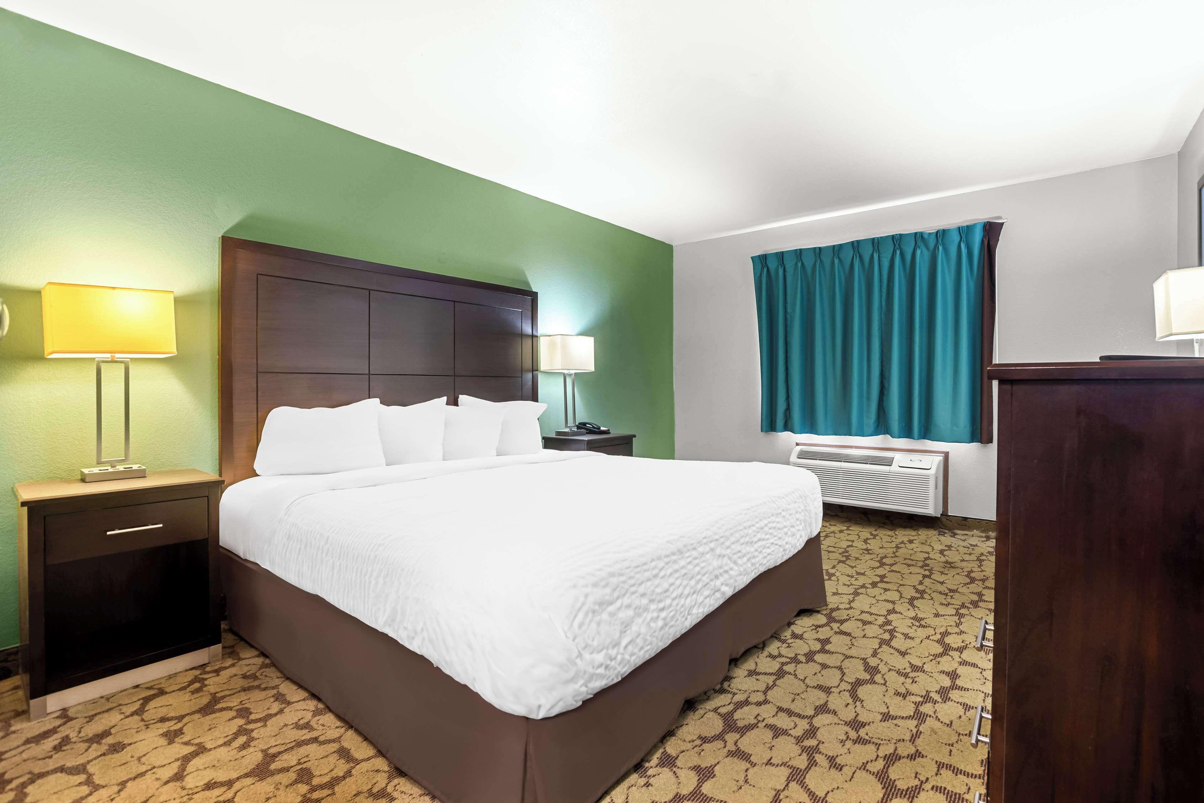 King Room Adjoining Rooms Bath Tub Mobility Accessible or Non-Smoking